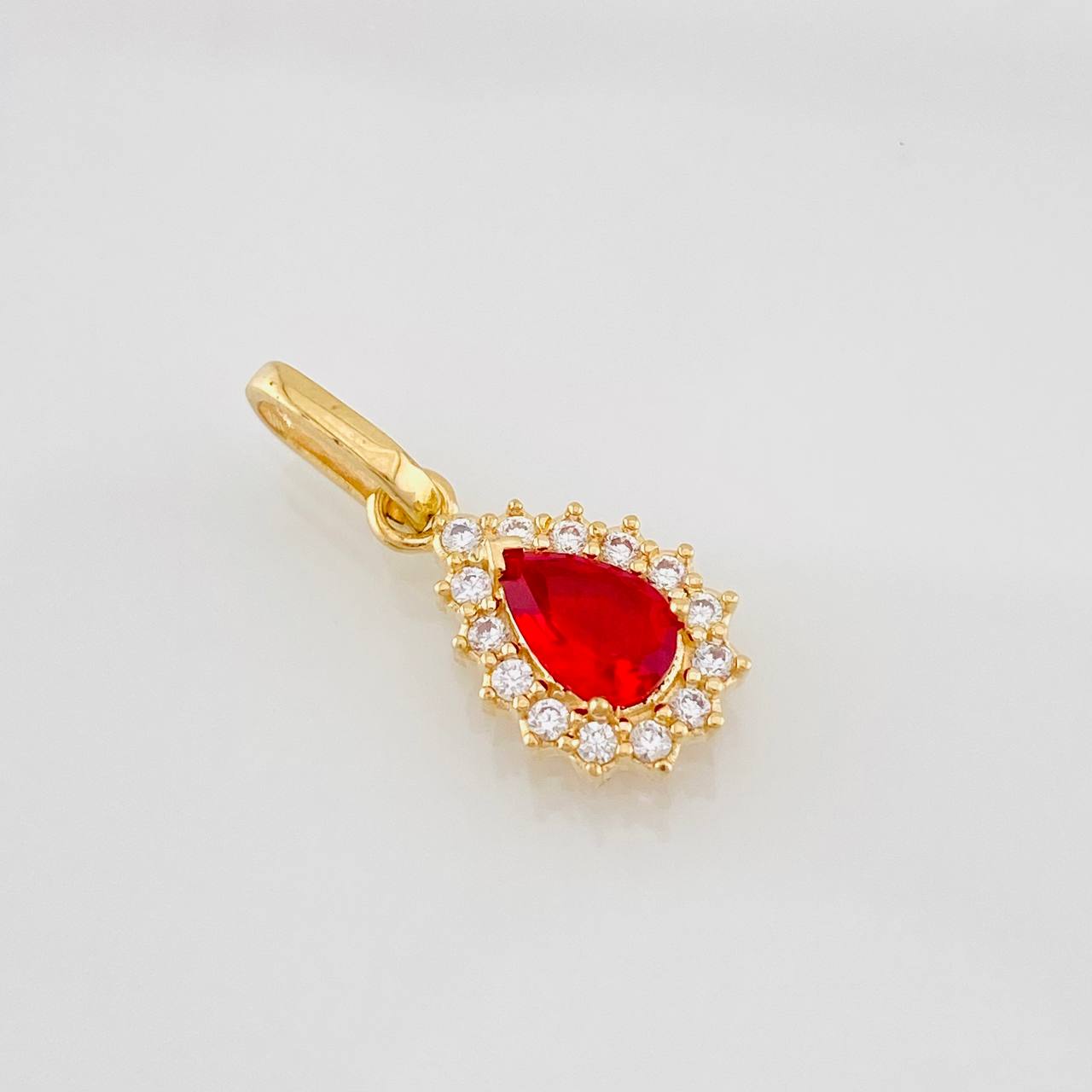 Pendant Tear 1.1g / 3/4 in 18K Yellow Gold