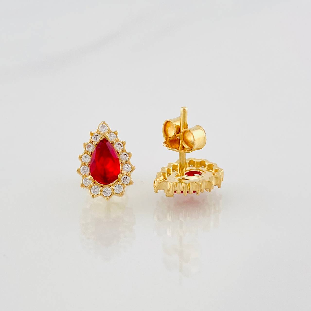 Stud Earrings Tear 2.35g / in / 8.04mm Yellow Gold 18K