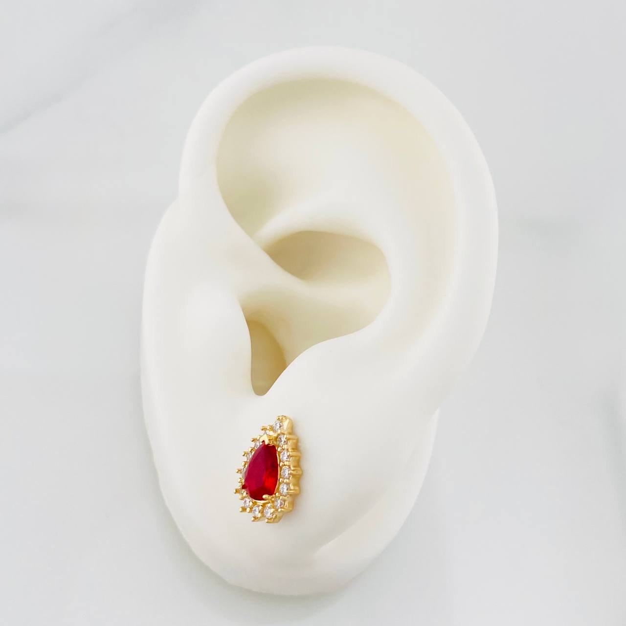 Stud Earrings Tear 2.35g / in / 8.04mm Yellow Gold 18K