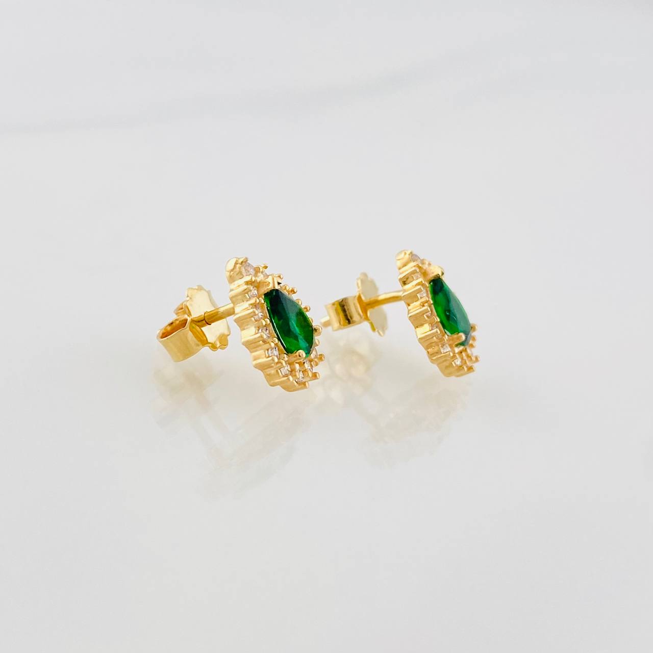 Topos Lagrima 2.4g / in / 7.91mm Oro Amarillo 18K