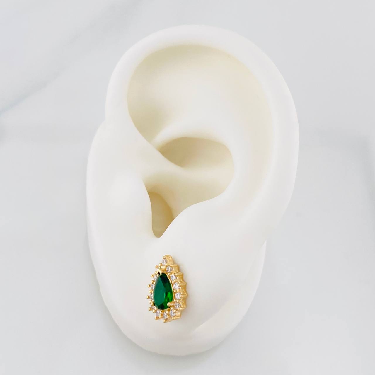 Topos Lagrima 2.4g / in / 7.91mm Oro Amarillo 18K
