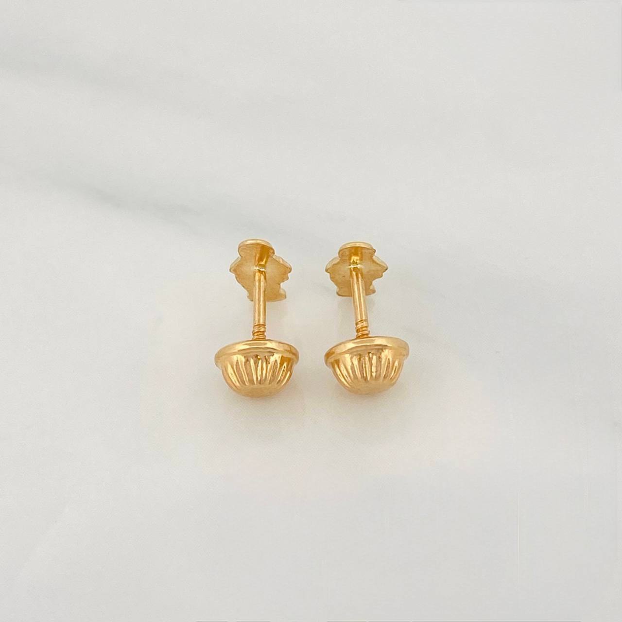 Stud Earrings Virgen Milagrosa 0.55g / in / 3.97mm Yellow Gold 18K