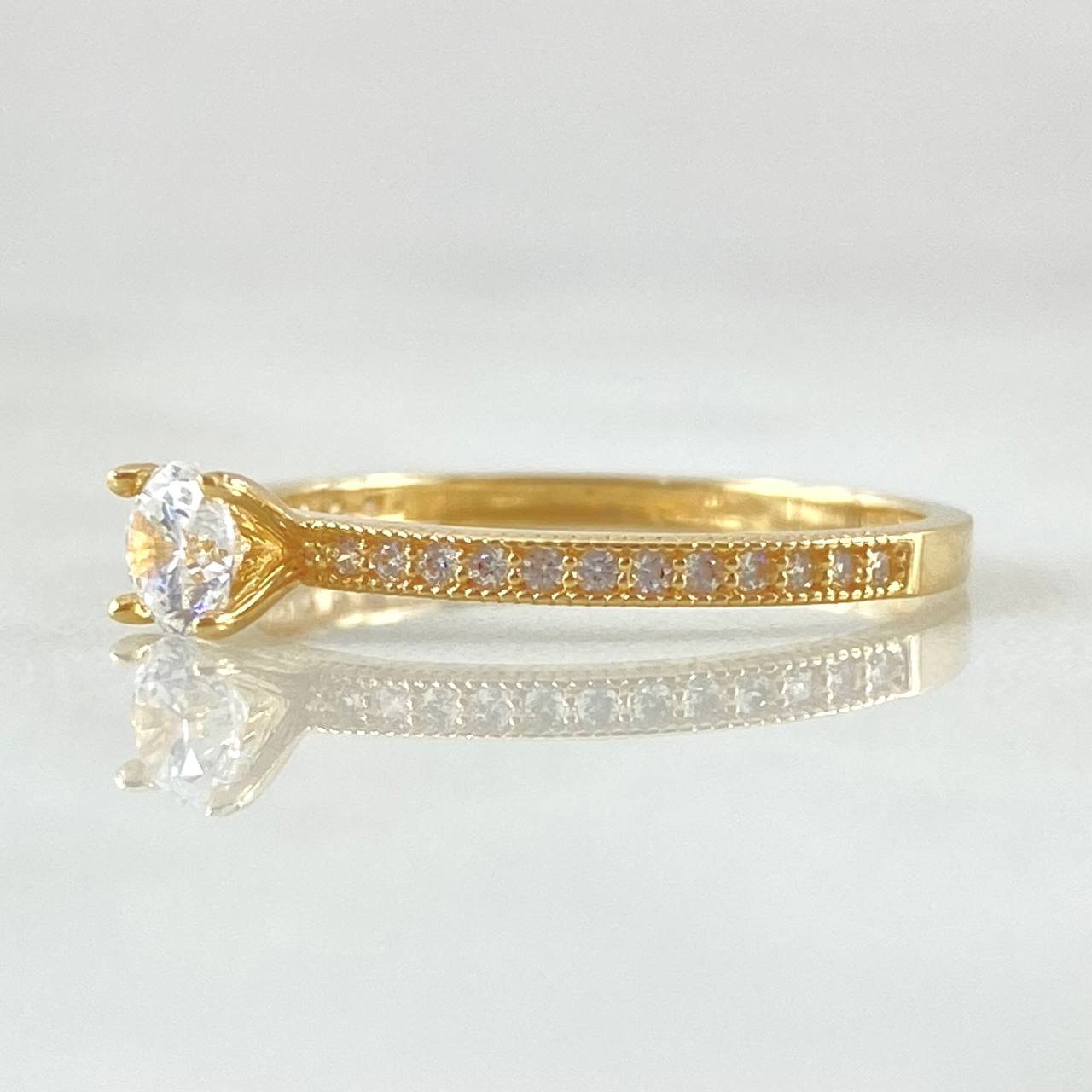 Dense Solitaire Ring 1.5gr / Size 6 3/4 / 18K Gold ©