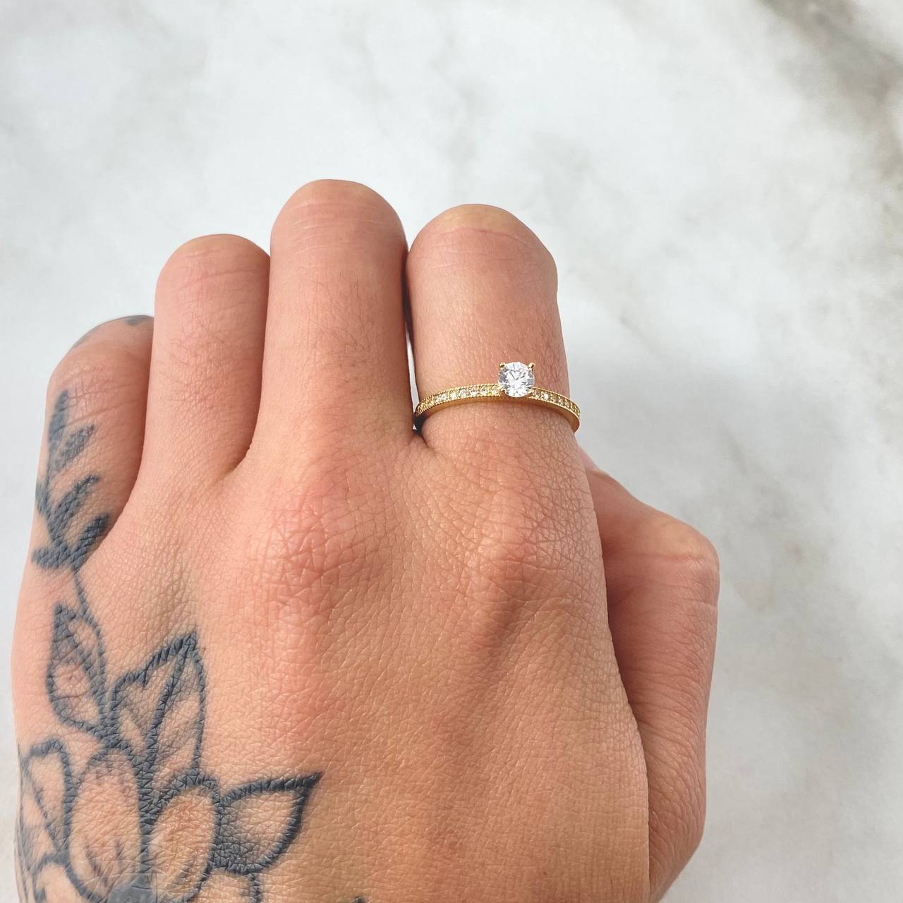 Dense Solitaire Ring 1.5gr / Size 6 3/4 / 18K Gold ©