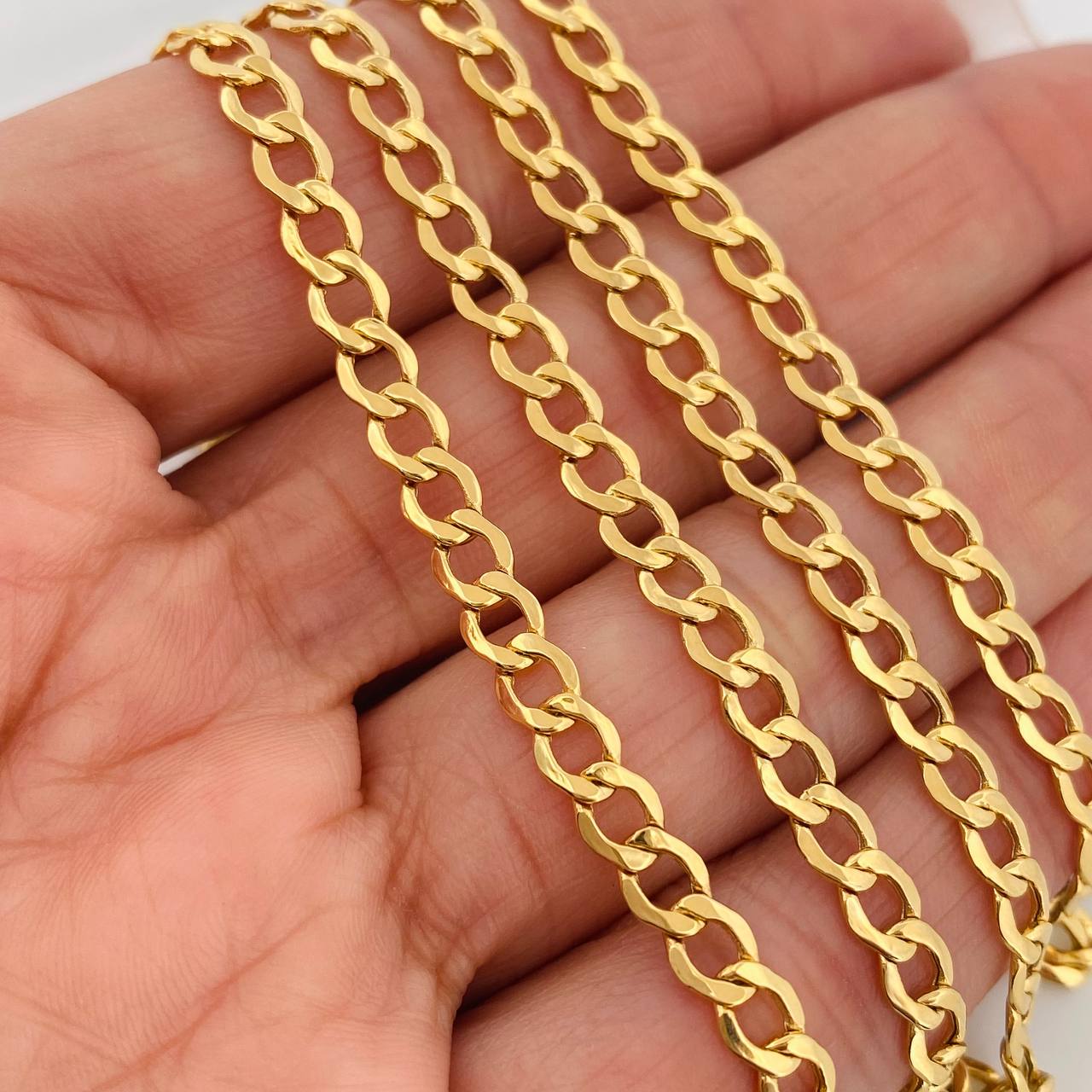 Cadena Cubana 9.35gr / 25 1/2 in / 4.33mm Oro Amarillo +1 18K $