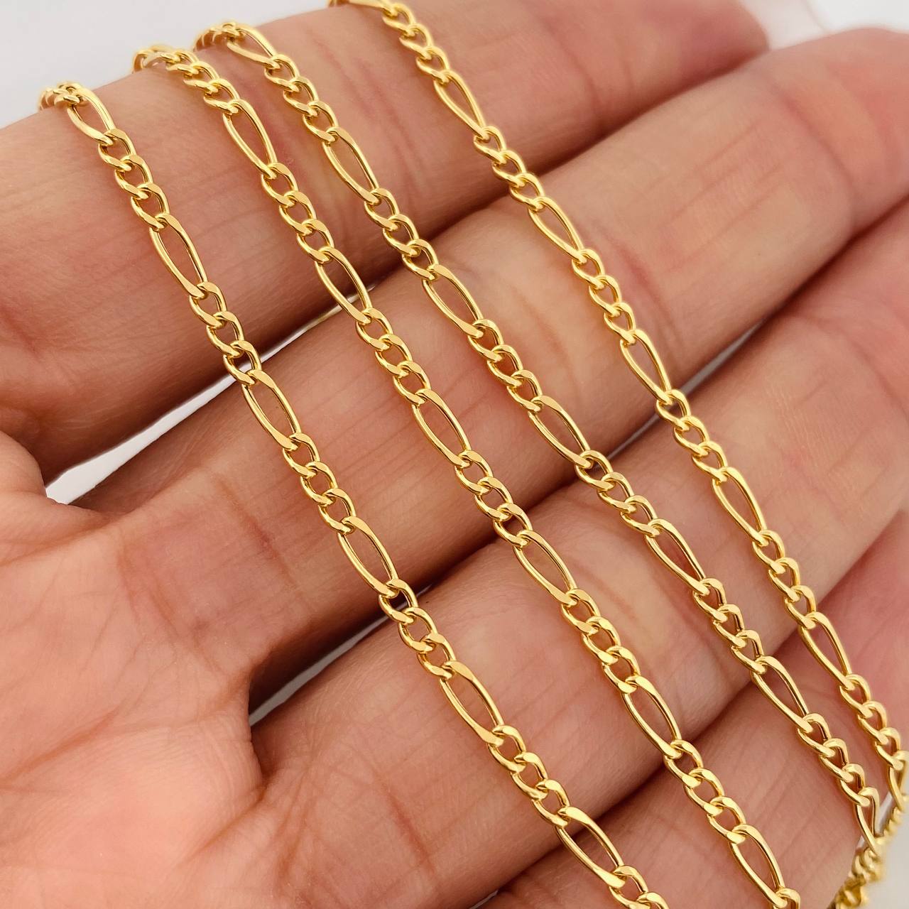 Cadena Figaro 3.15gr / 21 3/4 in / 2.35mm Oro Amarillo +1 18K &