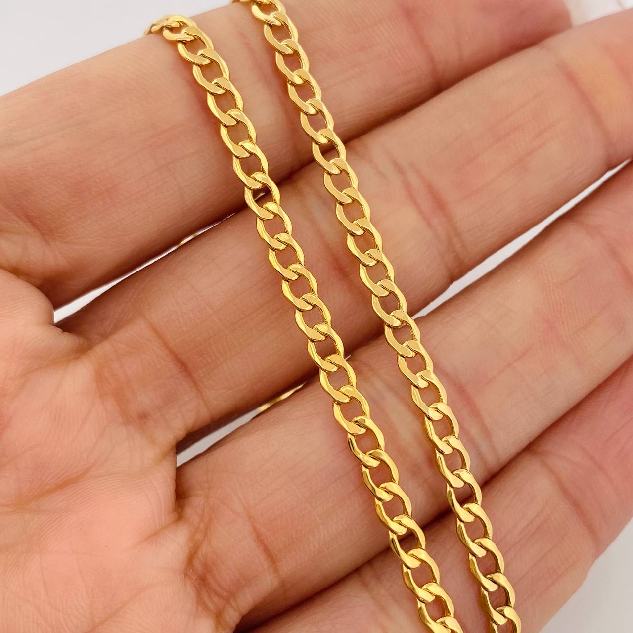 Cadena Cubana 4.75gr / 17 3/4 in / 3.3mm Oro Amarillo +1 18K %