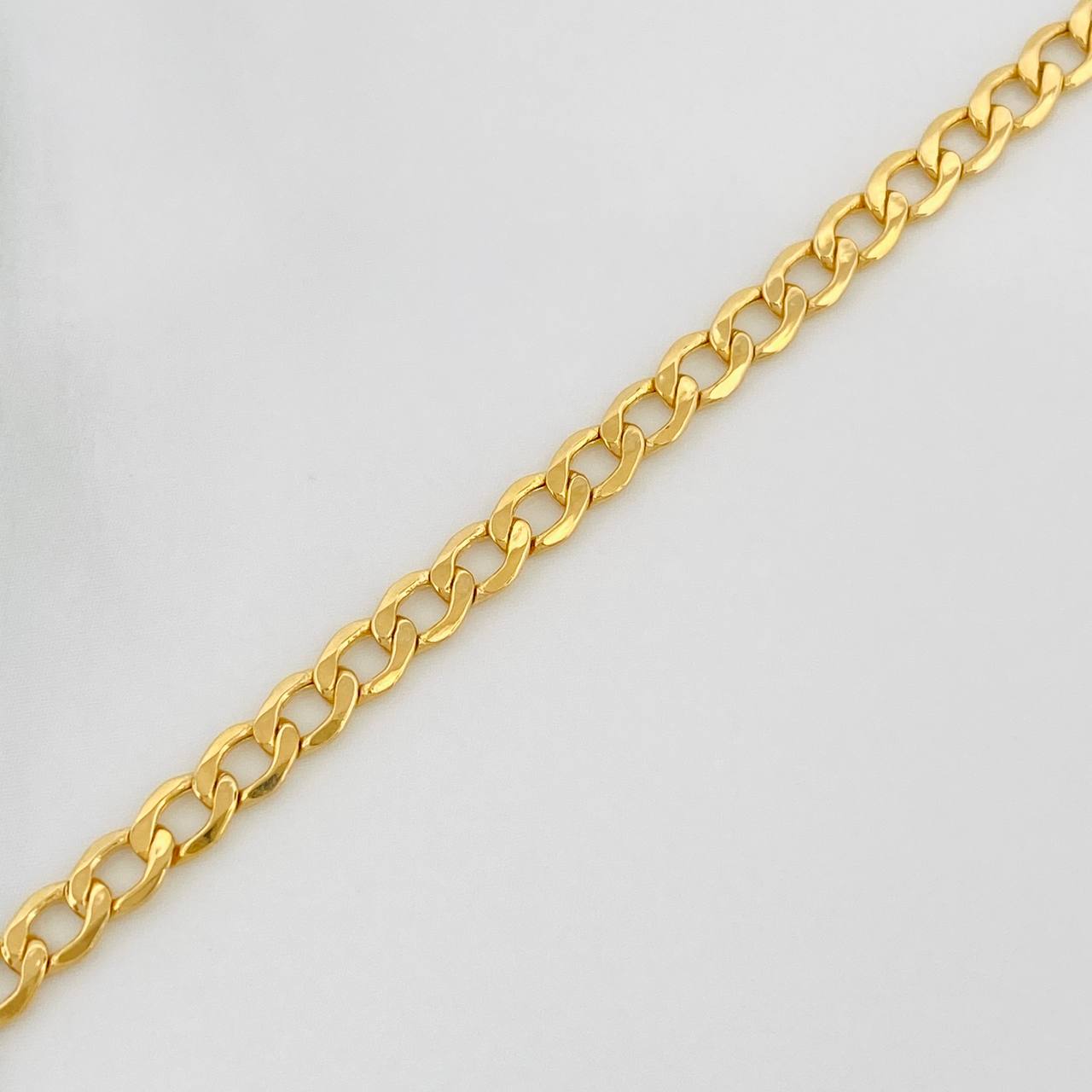 Cadena Cubana 4.7gr / 17 3/4 in / 3.28mm Oro Amarillo +1 18K $