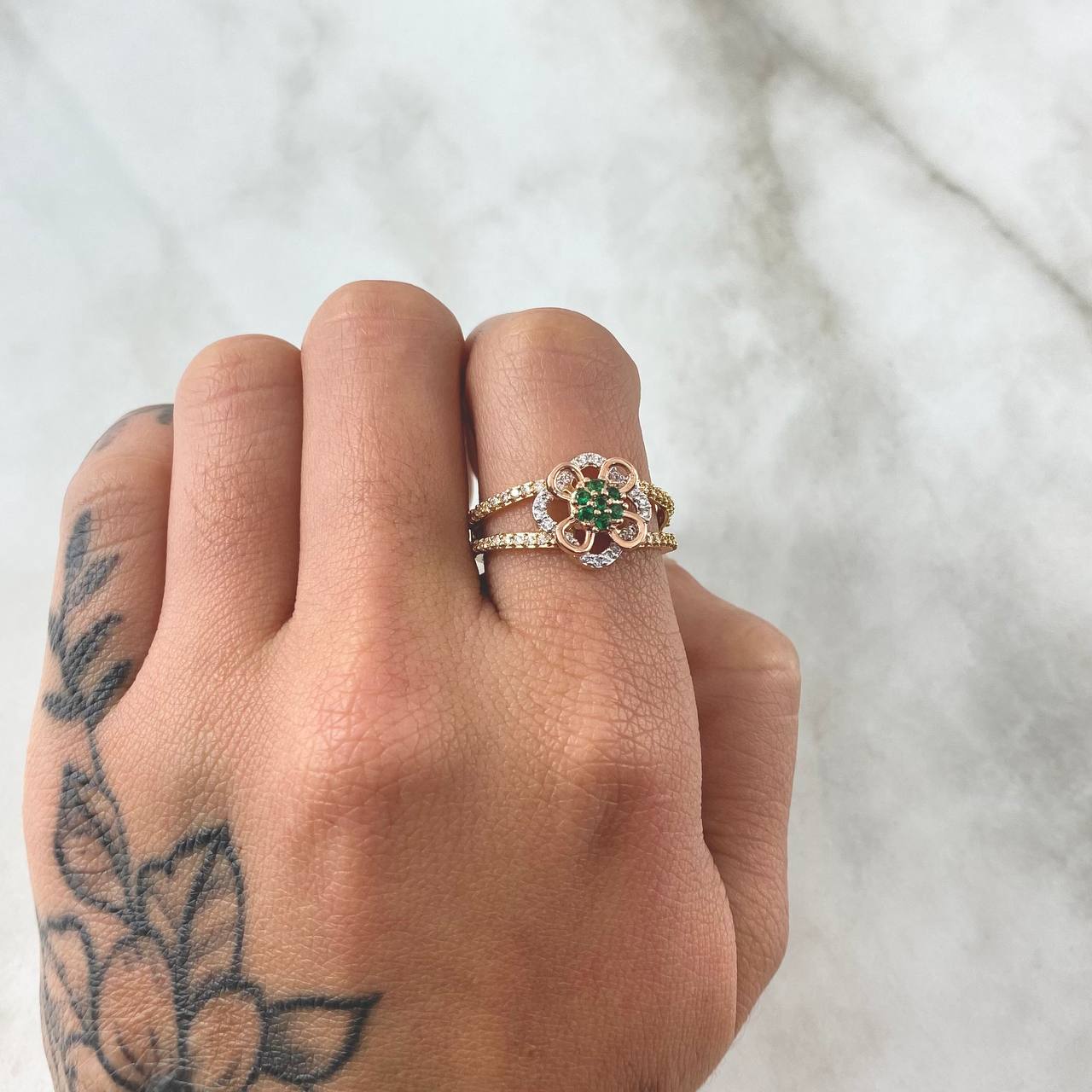 Clover Flower Ring Mobile 3.55gr / T7 1/2 / White Green Zircons Three 18K Golds ©