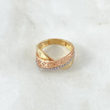 Rustic Curved Ring Basteadas Flowers 4.55gr / T7 1/2 / White Zircons Three 18K Golds ©