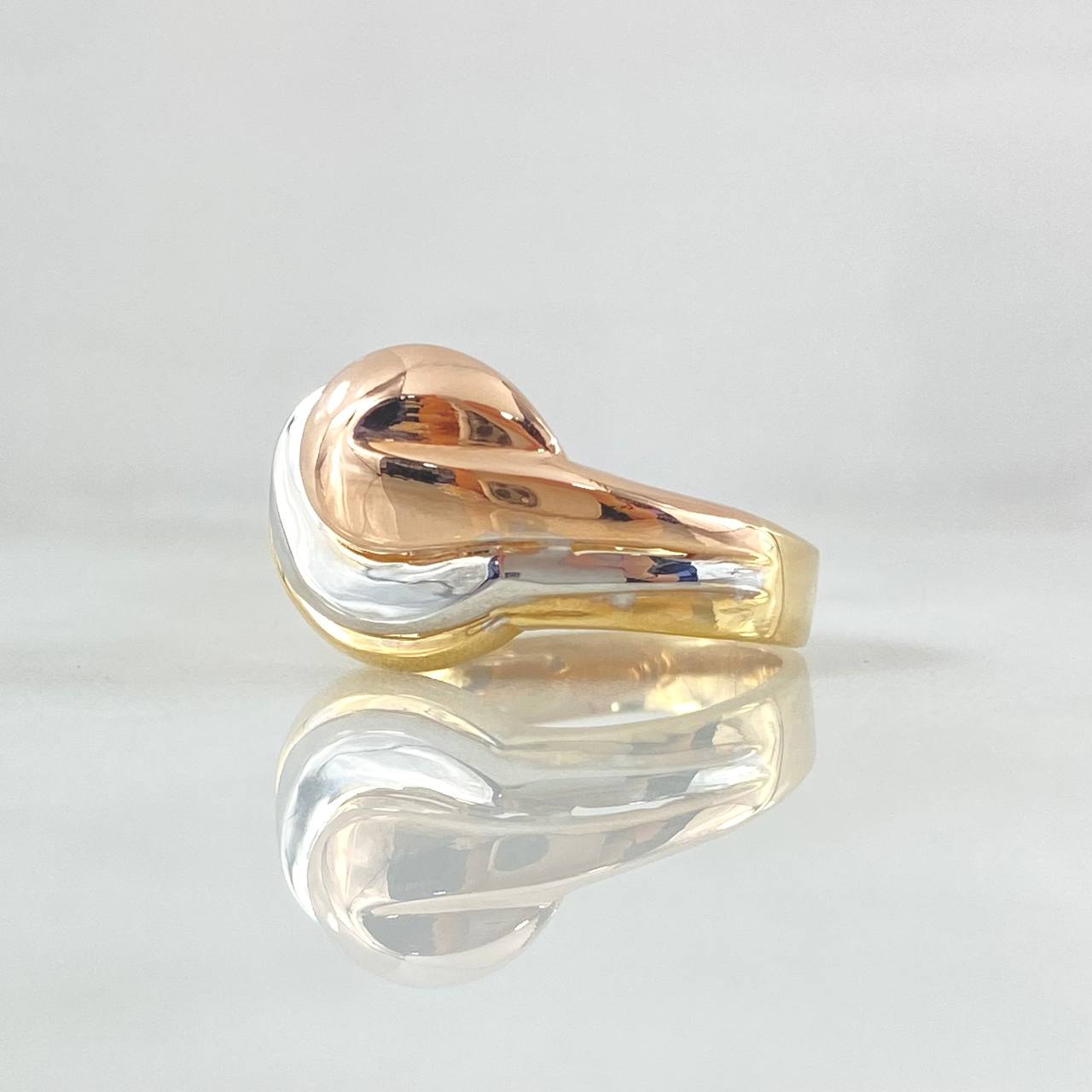 Triple Waves Ring 4.4gr / T6 3/4 / Smooth Three Golds 18K ©