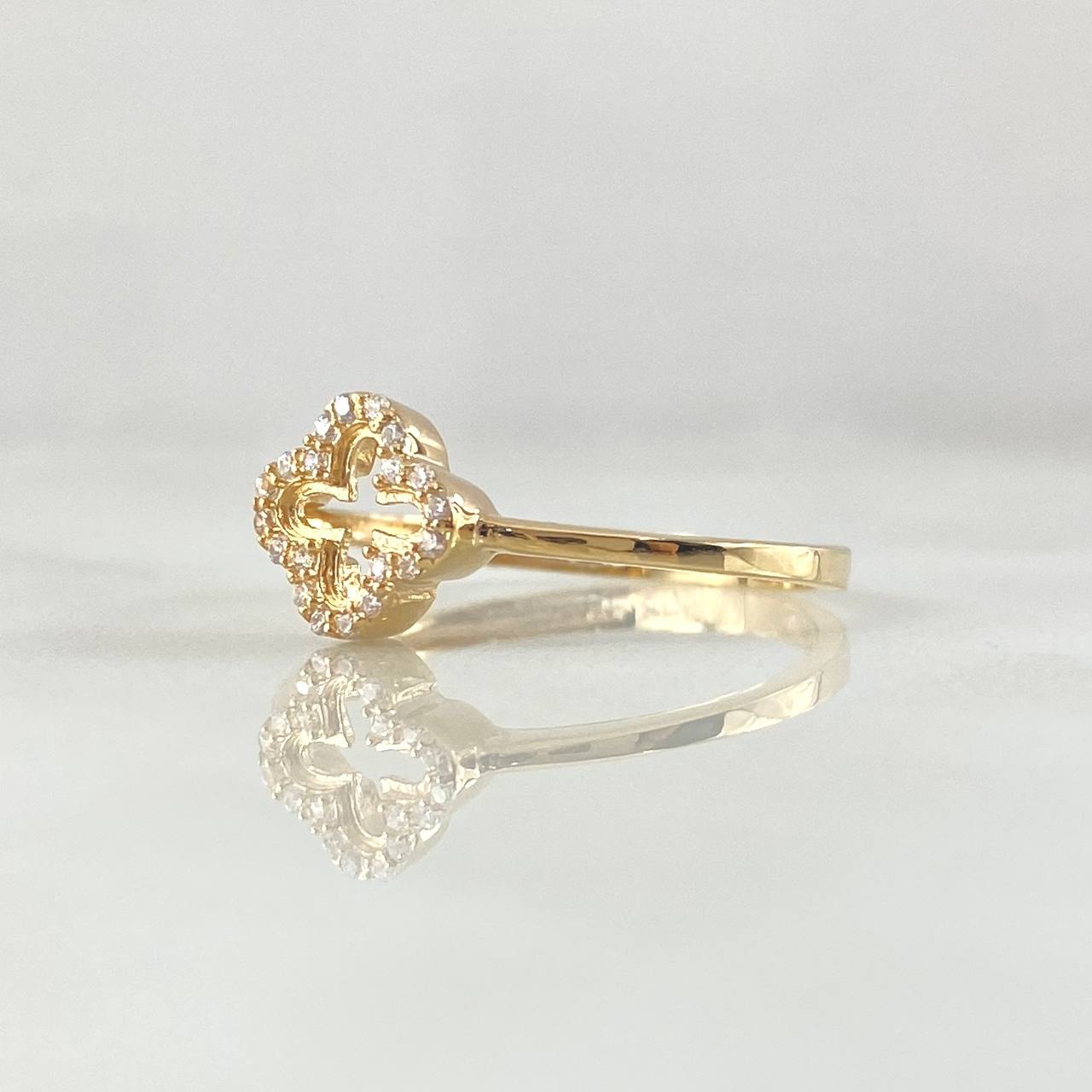 Anillo Flor Trebol 1.75gr / T7 3/4 / Circones Blancos Oro Amarillo 18K ©