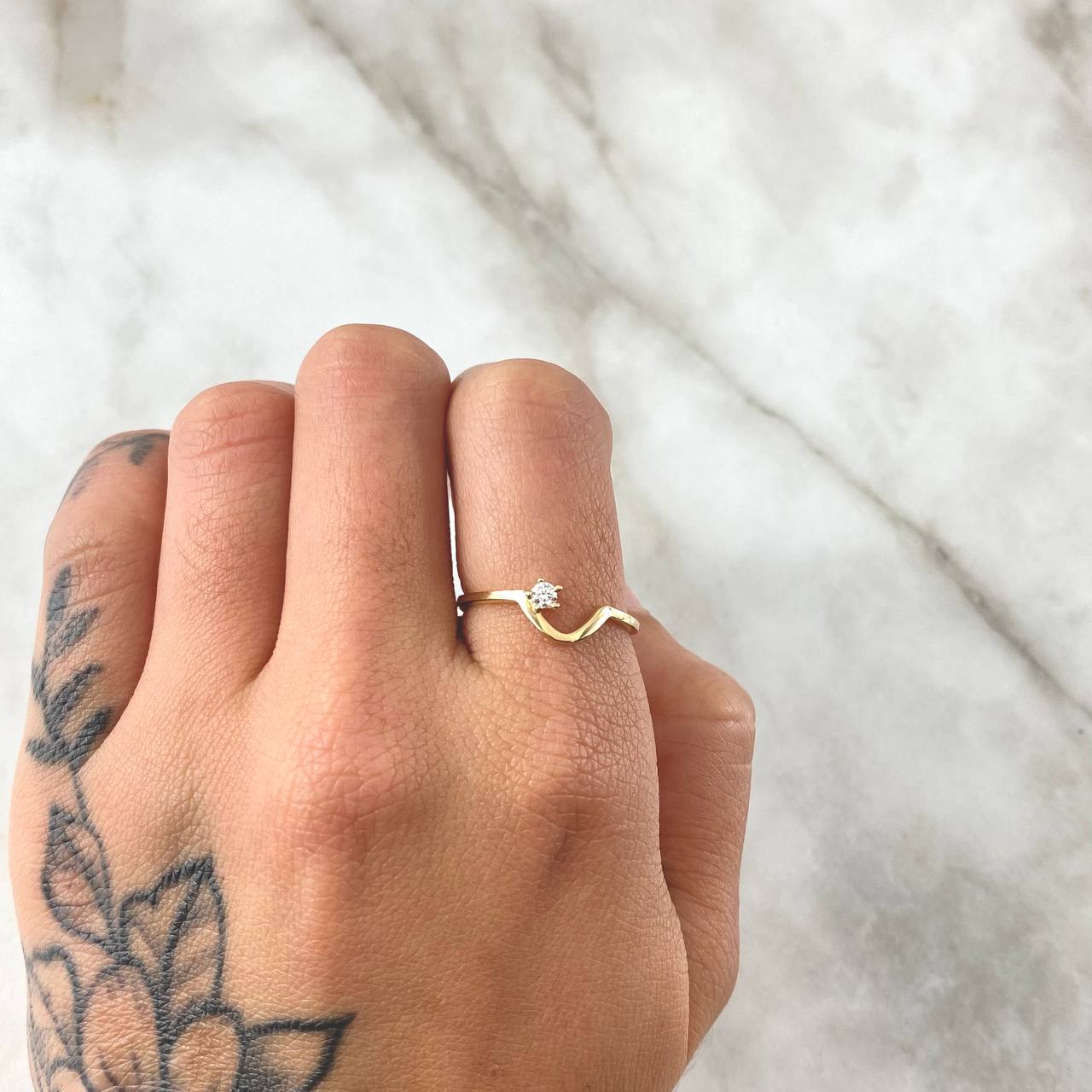V Curve Ring Petit 1.35gr / T6 1/2 / White Zircon Yellow Gold 18K *