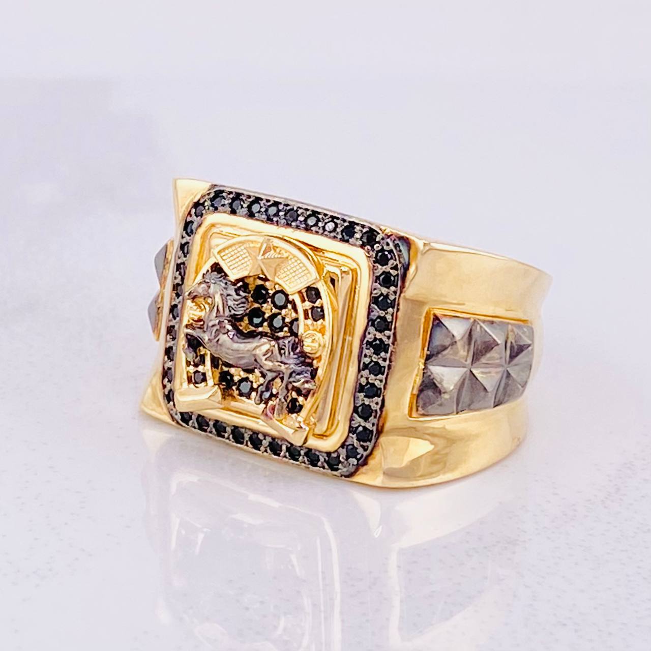 Anillo Herradura Caballo 11.2g / T10 1/2 Oro Amarillo 18K