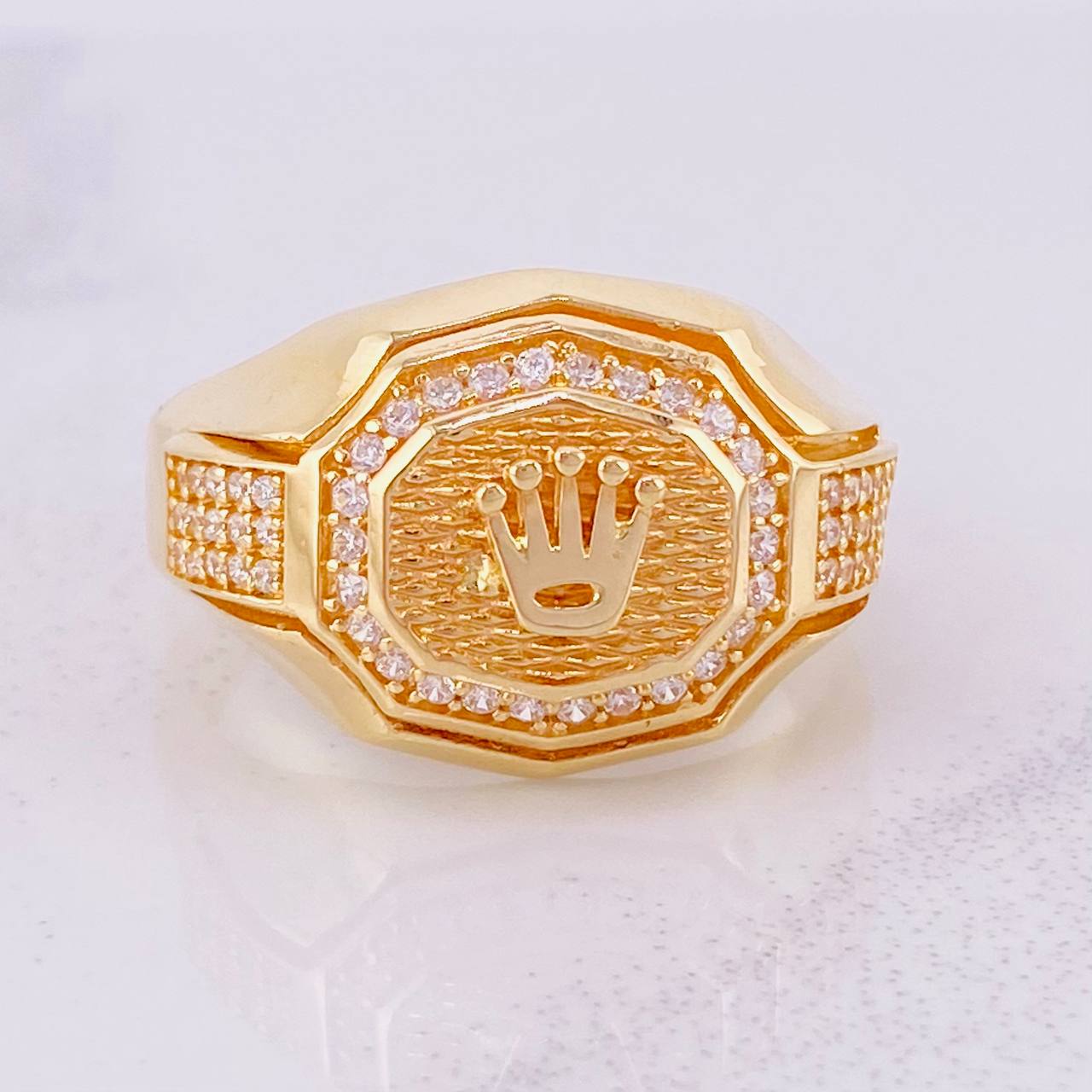 Anillo Sello Corona 9.45g / T11 1/2 Oro Amarillo 18K