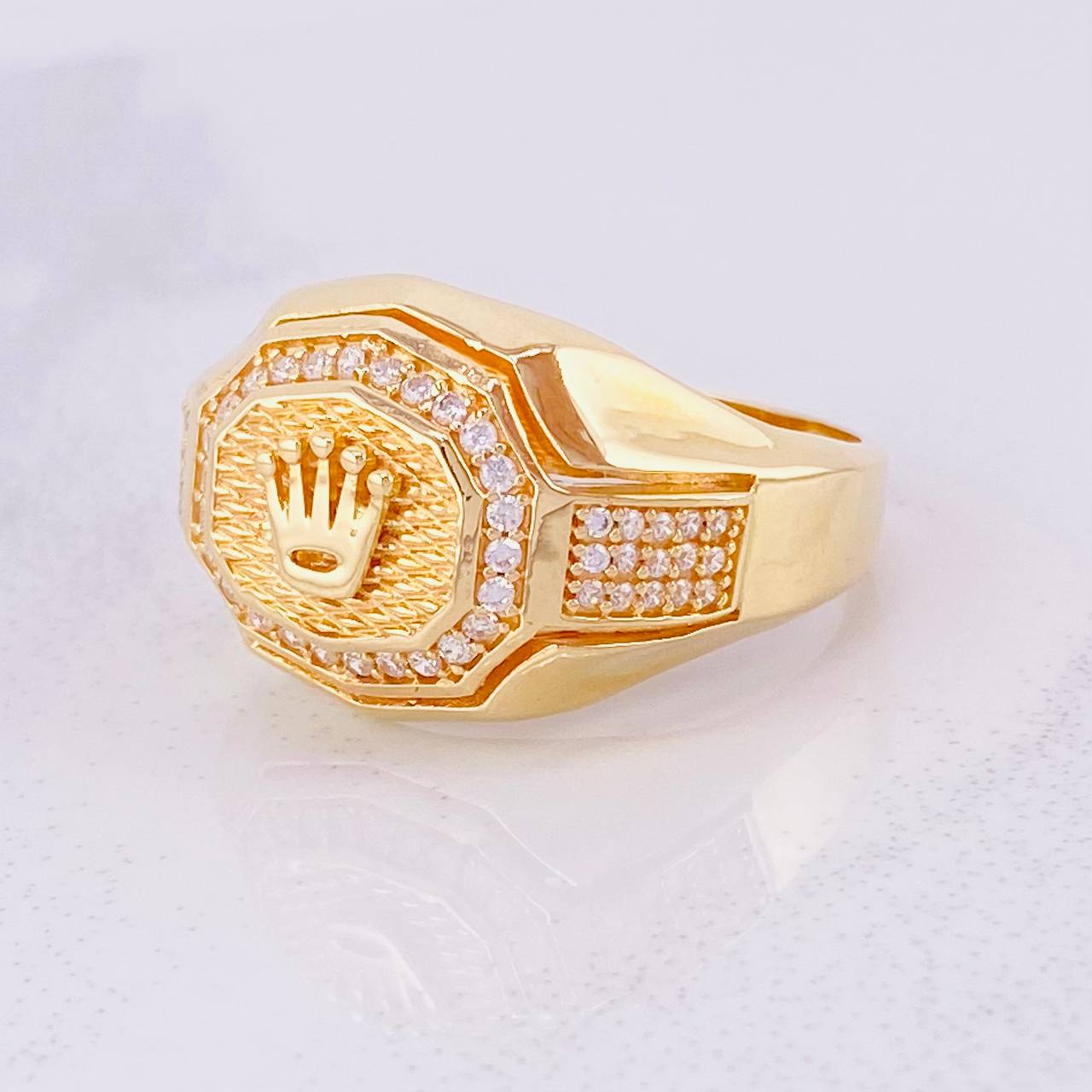 Anillo Sello Corona 9.45g / T11 1/2 Oro Amarillo 18K