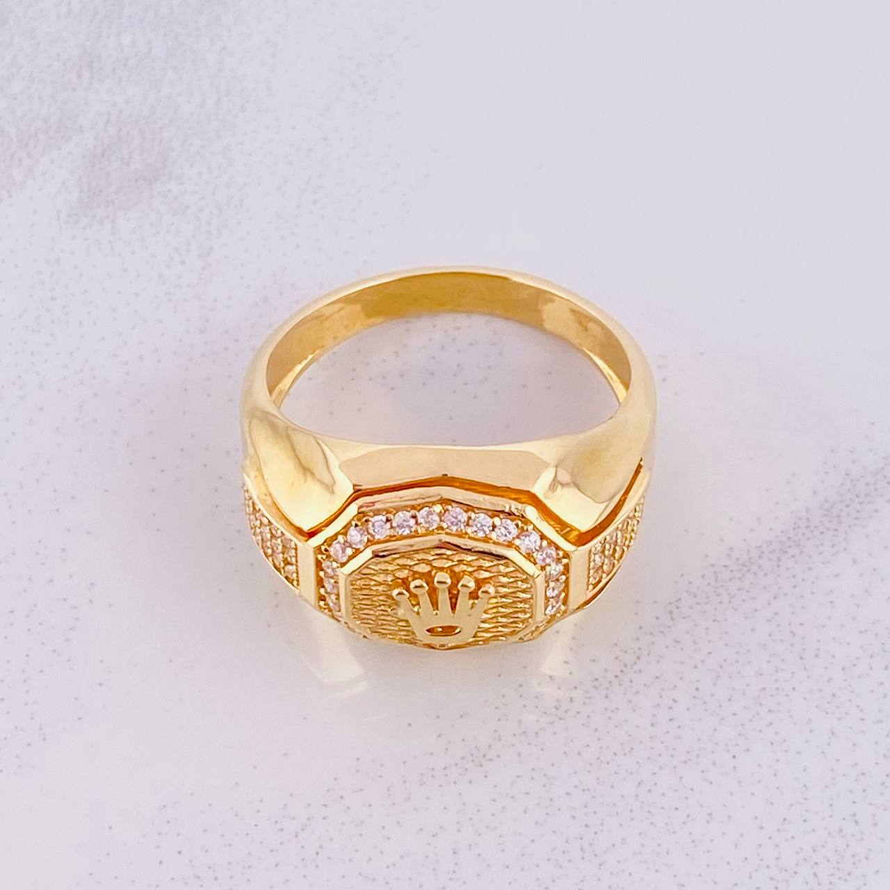 Anillo Sello Corona 9.45g / T11 1/2 Oro Amarillo 18K