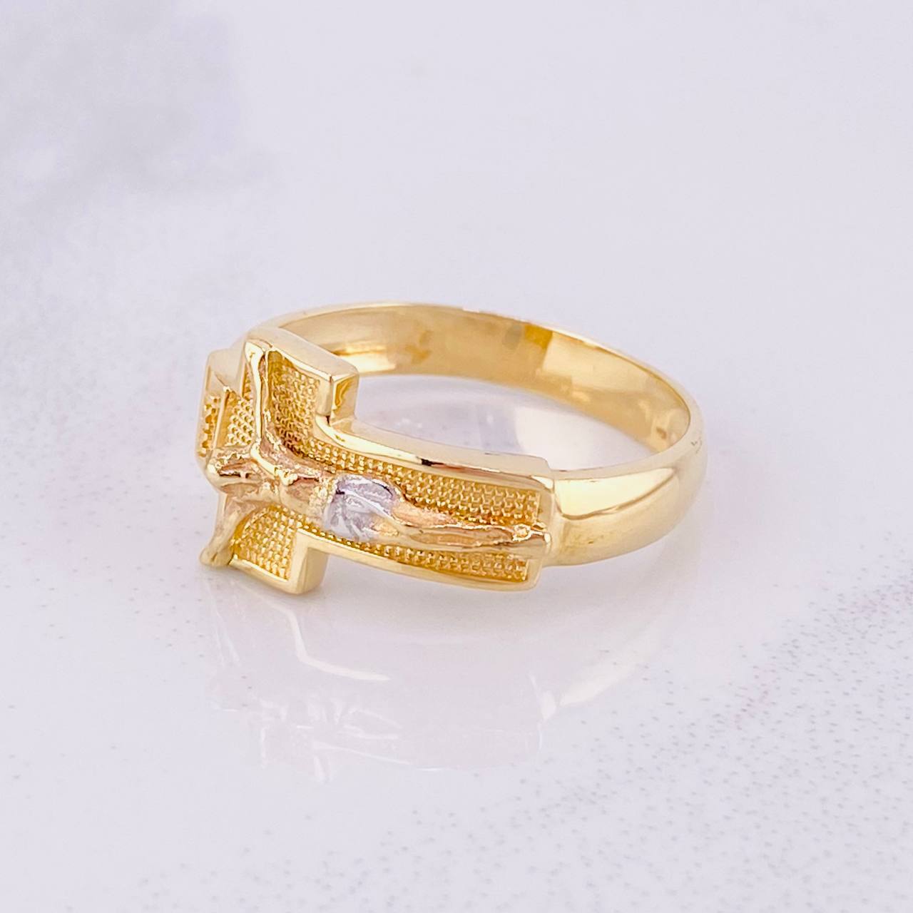 Anillo Cruz Cristo 5.55g / T10 Dos Oros Amarillo Blanco 18K