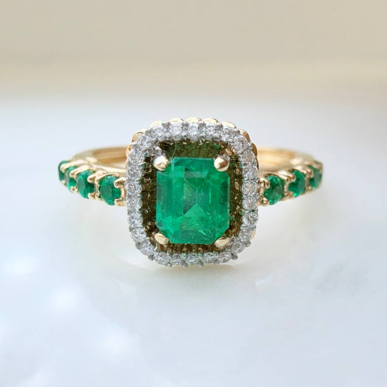 Rectangle Emeralds Ring 66 pts Diamonds 0.09 pts 3.25gr / T5 3/4 / Two Yellow White Golds 18K %