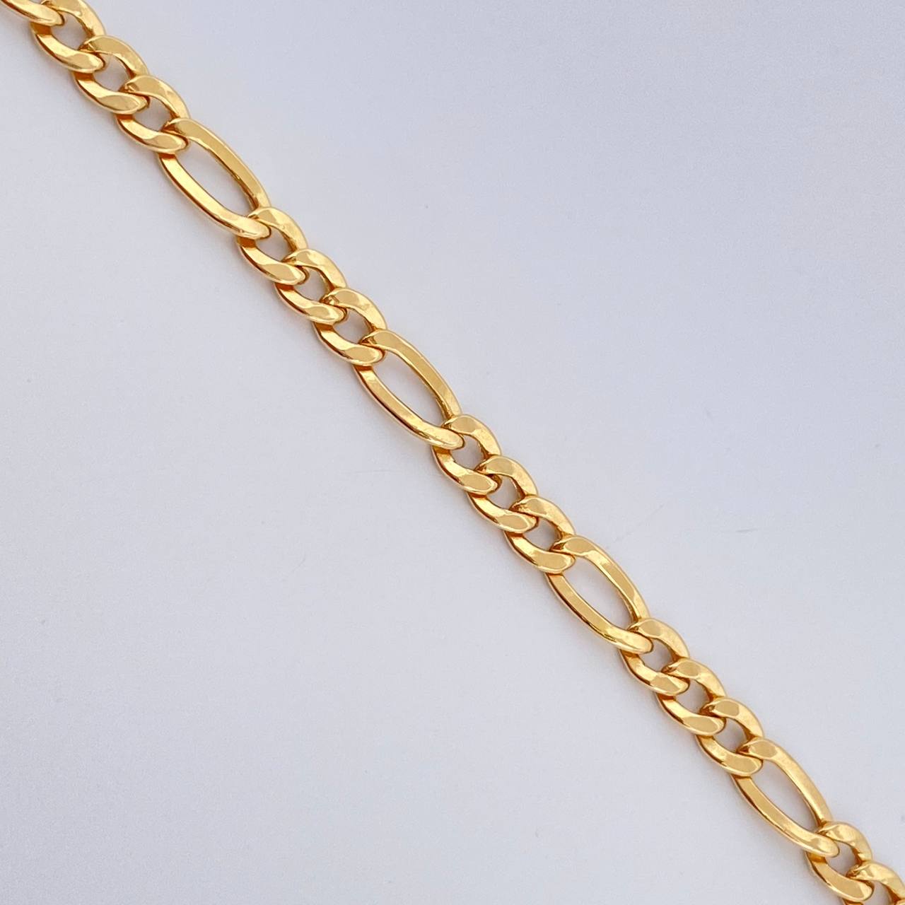 Pulso Figaro 0.95gr / 7 1/2 in / 2.6mm Oro Amarillo +1 18K &