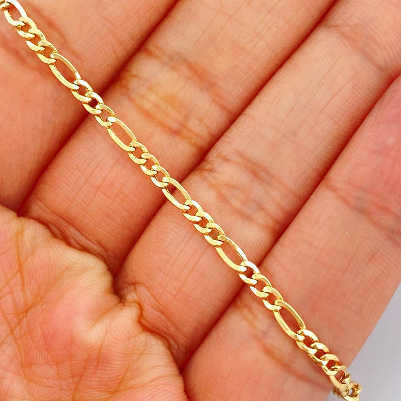 Pulso Figaro 0.7gr / 7 1/2 in / 2mm Oro Amarillo +1 18K &