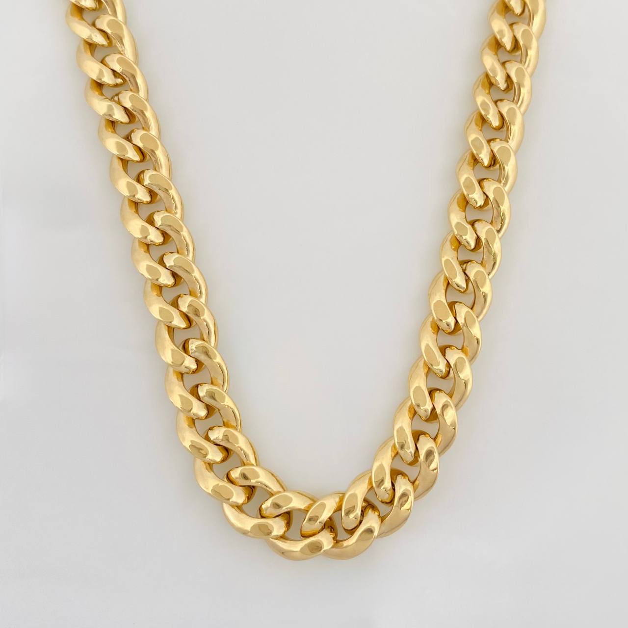 Cadena Cubana 13.6g / 24 in / 6.7mm Oro Amarillo 18K