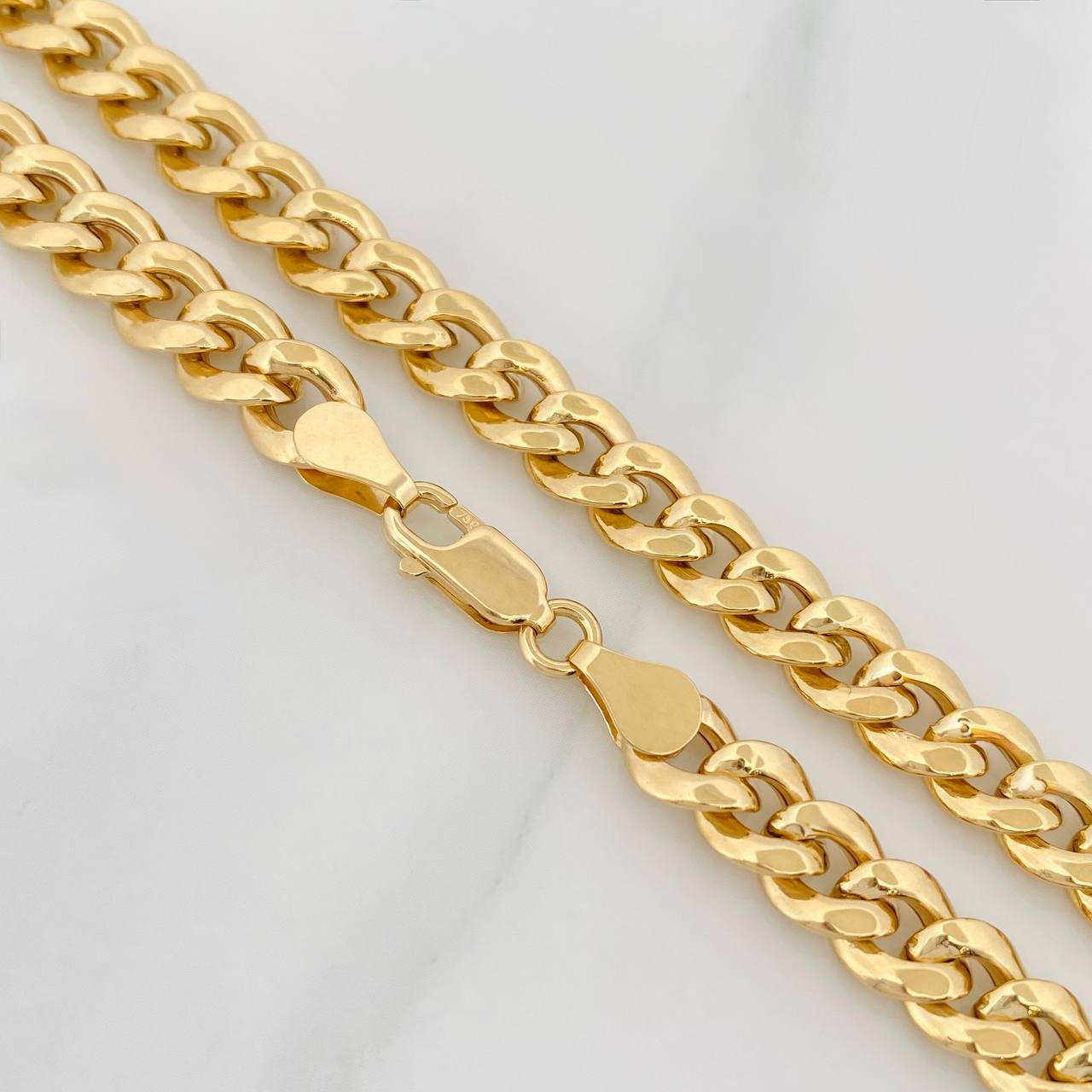 Cadena Cubana 13.6g / 24 in / 6.7mm Oro Amarillo 18K