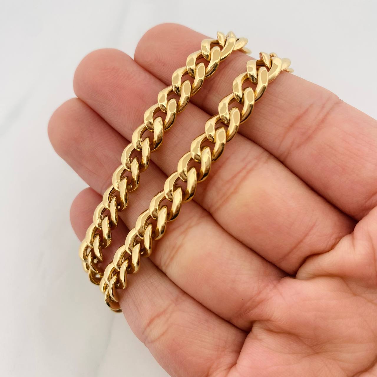 Cadena Cubana 13.6g / 24 in / 6.7mm Oro Amarillo 18K