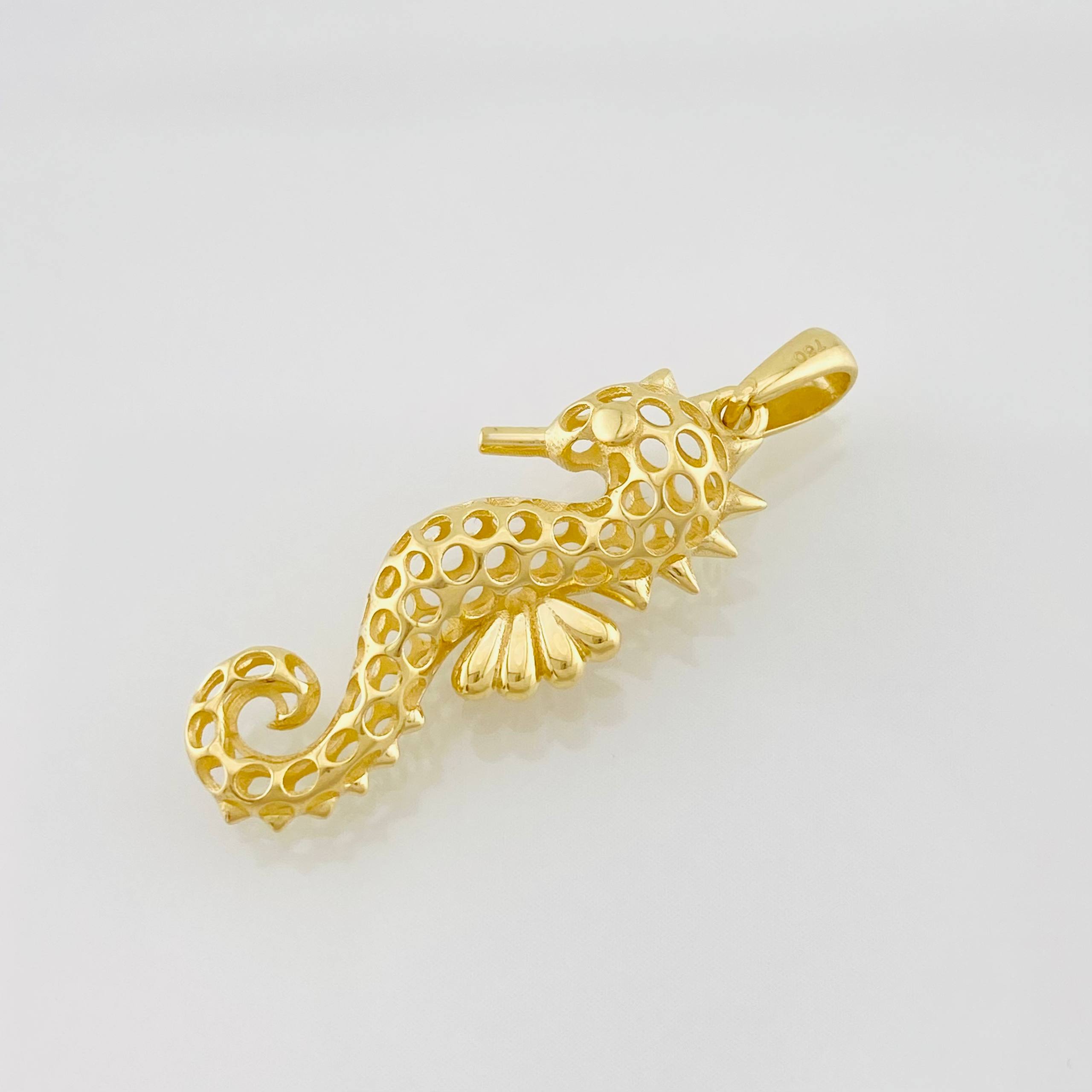 Dije Caballito de Mar 2.1g / 1 1/4 in Oro Amarillo 18K