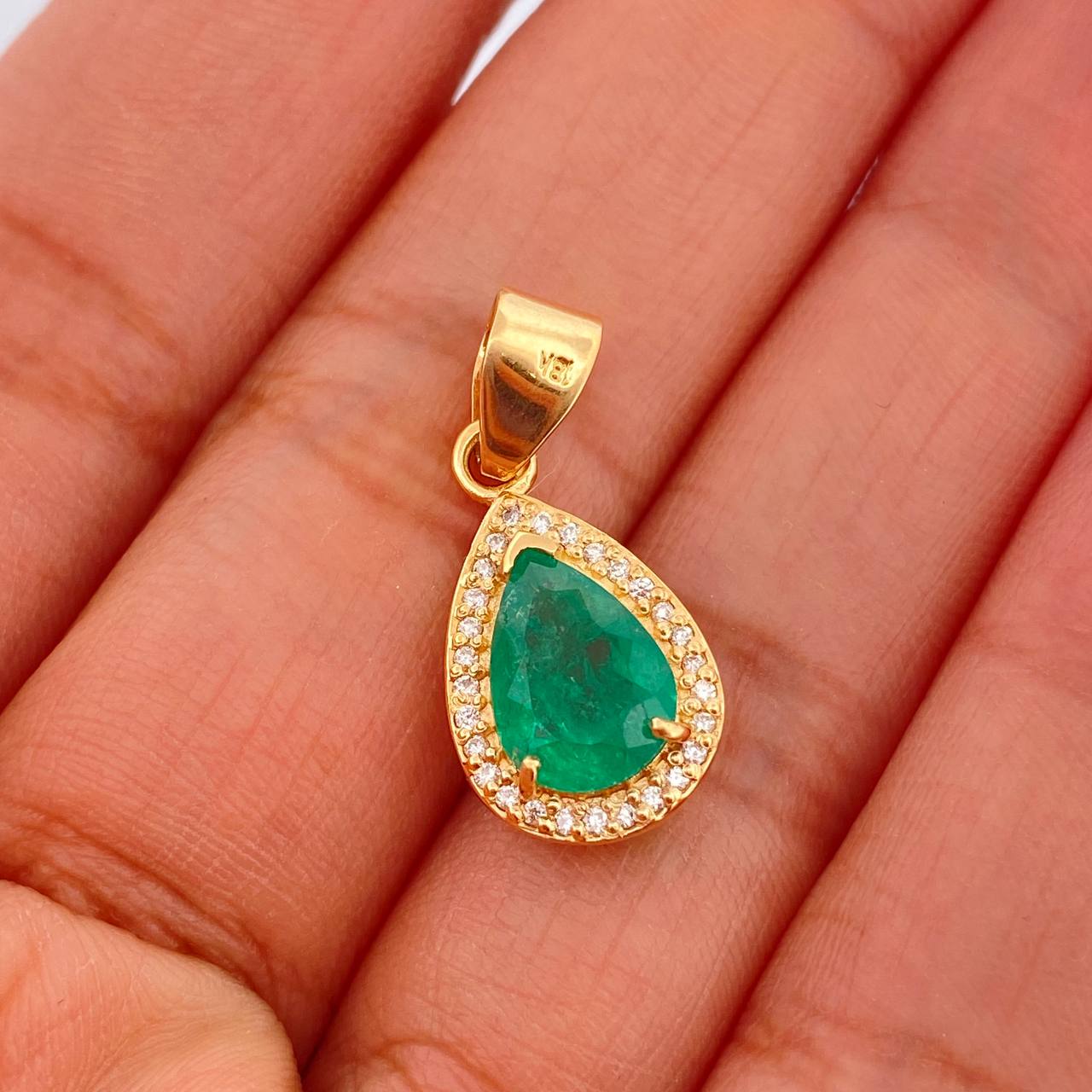 Dije Gota Esmeralda 2.4gr / 1 in / Oro Amarillo 18K %