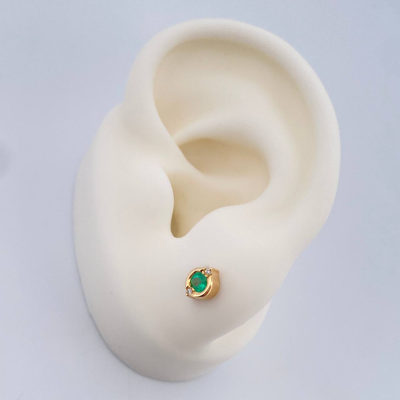 Topos Circulo Esmeralda 1.4gr / 1/2 in / Oro Amarillo 18K %