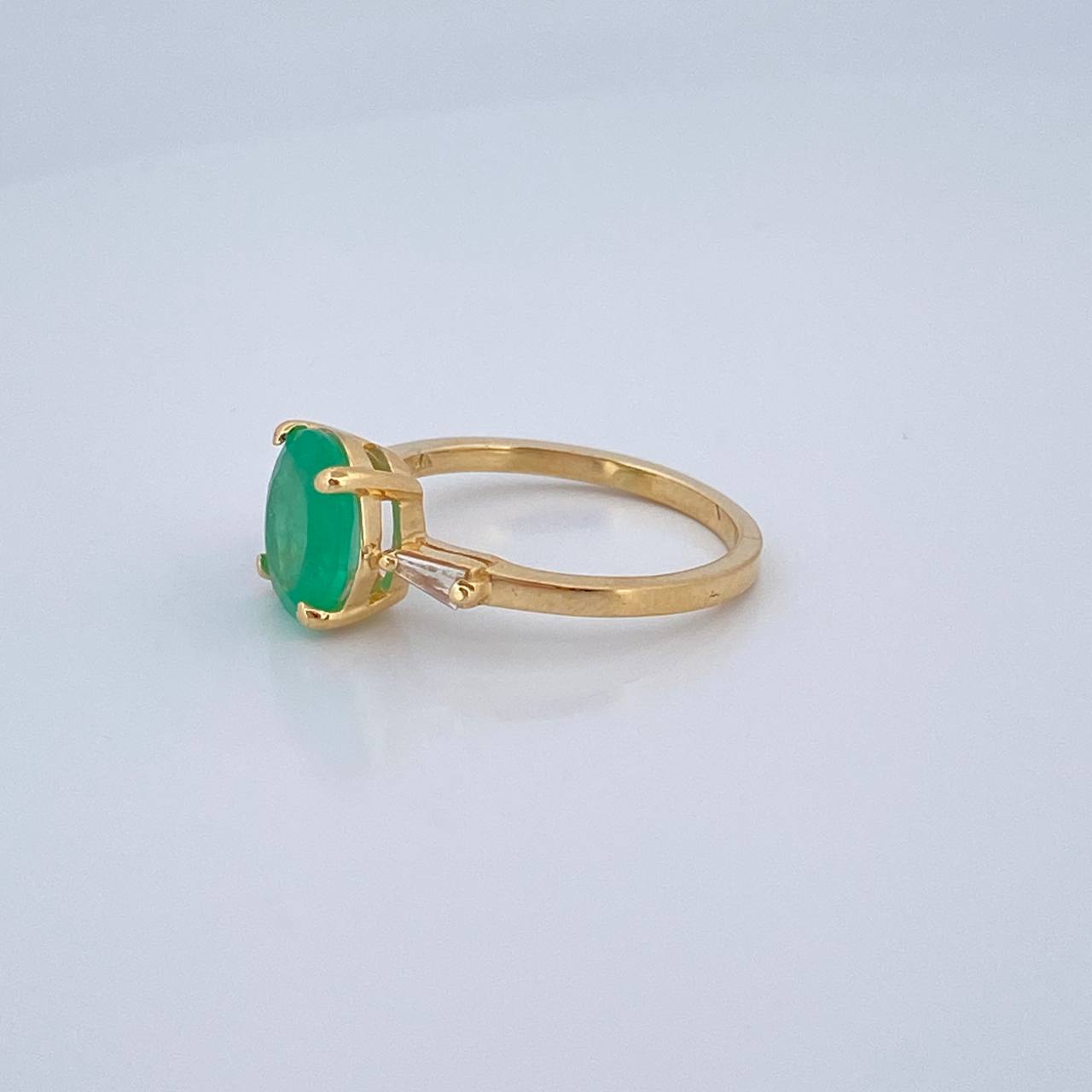 Anillo Solitario Ovalado Esmeralda 2.8gr / T6 / Oro Amarillo 18K %