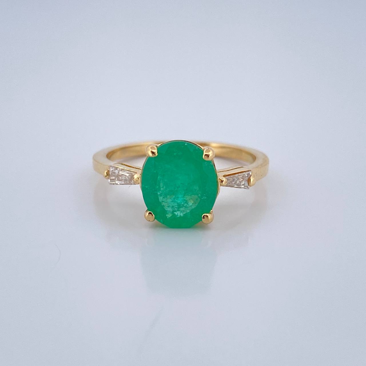 Anillo Solitario Ovalado Esmeralda 2.8gr / T6 / Oro Amarillo 18K %