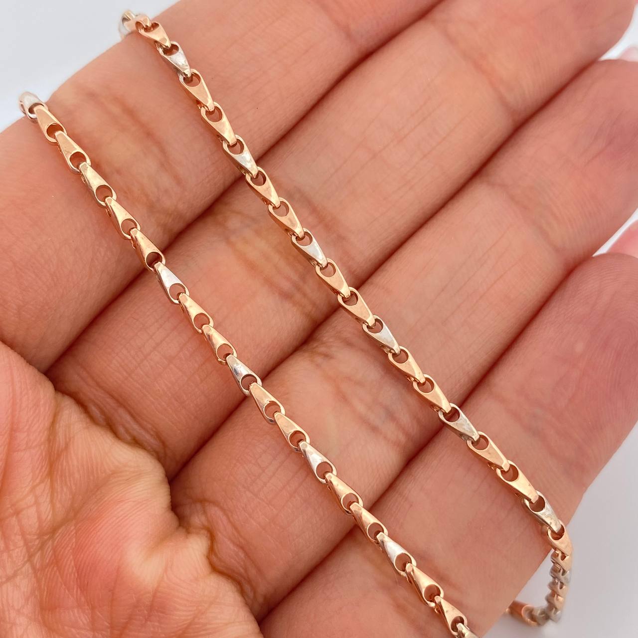 Cadena Rustica Espiga 10.65gr / 17 1/4 in / 1.65mm Dos Oros Blanco Rosa 18K %