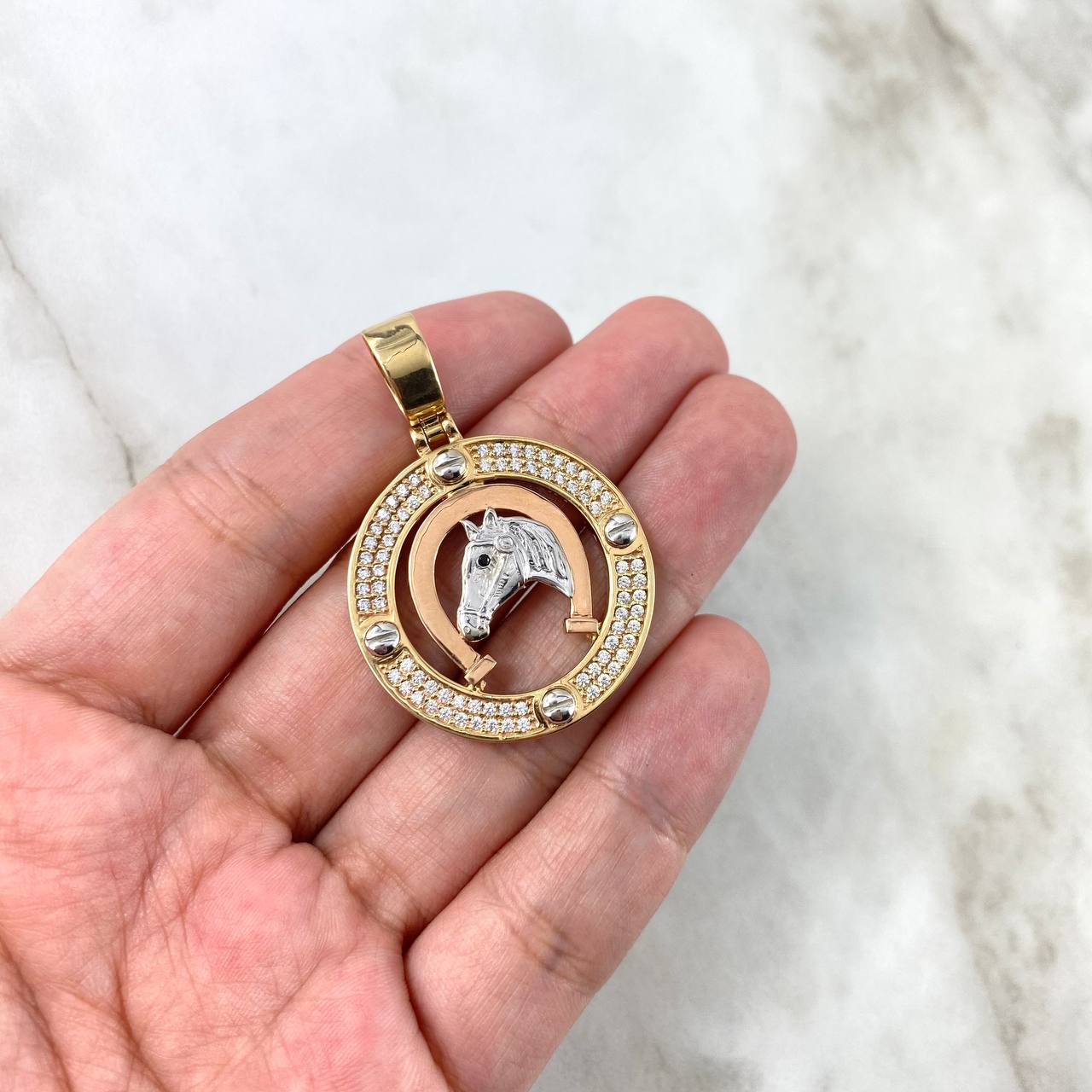 Pendant Circle Charm Horse 11.3gr / 4.3cm / White Zircons Three Golds