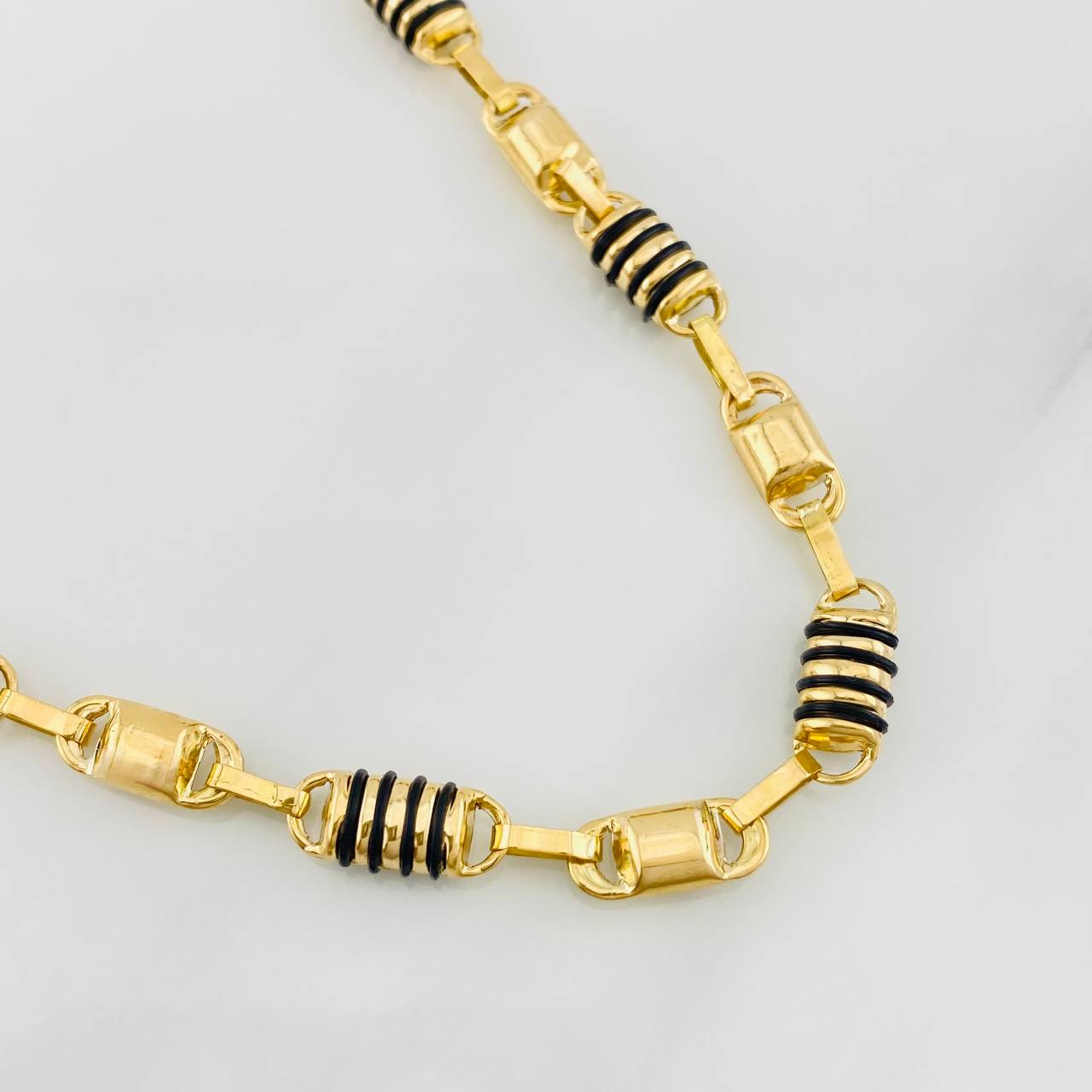 Cadena Rustica Barril 20.3g / 24 in / 6mm Oro Amarillo 18K