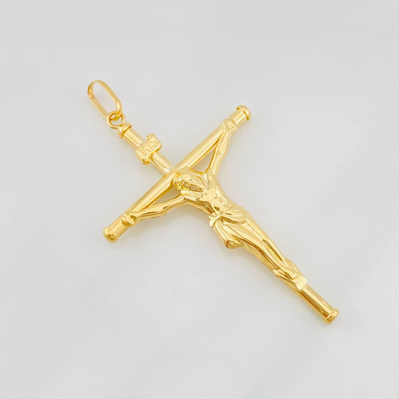 Dije Cruz Cristo 1.65g / 2 in Oro Amarillo 18K