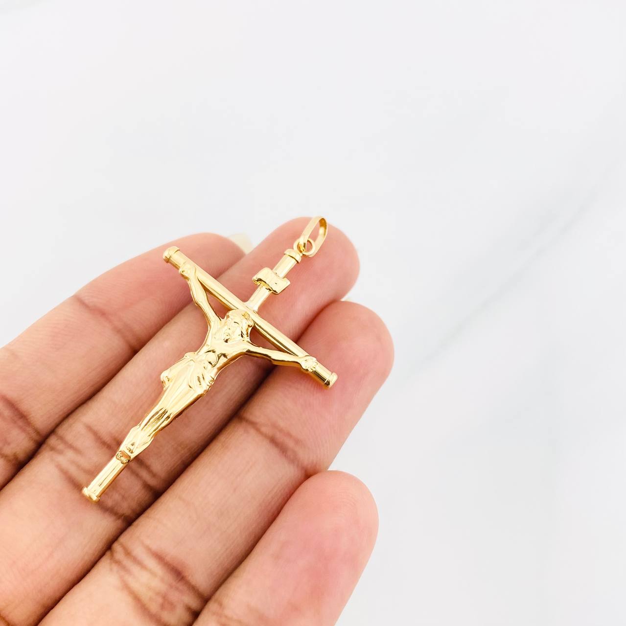 Dije Cruz Cristo 1.65g / 2 in Oro Amarillo 18K