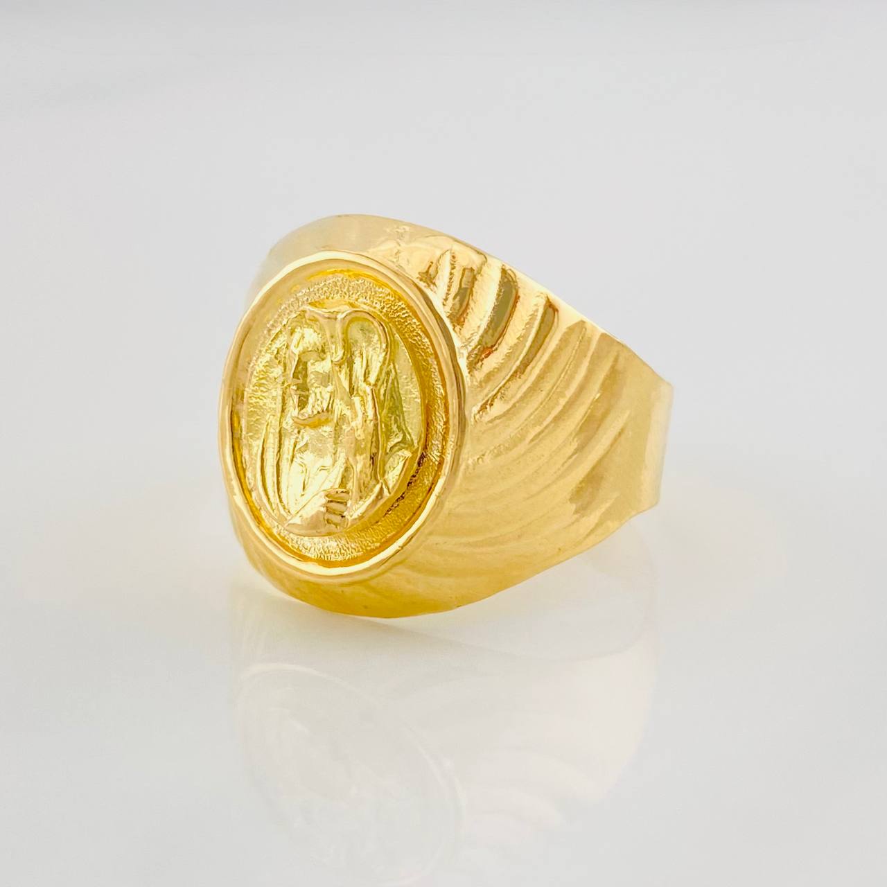 Signet Ring Jesus Christ 3.85g / T9 1/2 Yellow Gold 18K