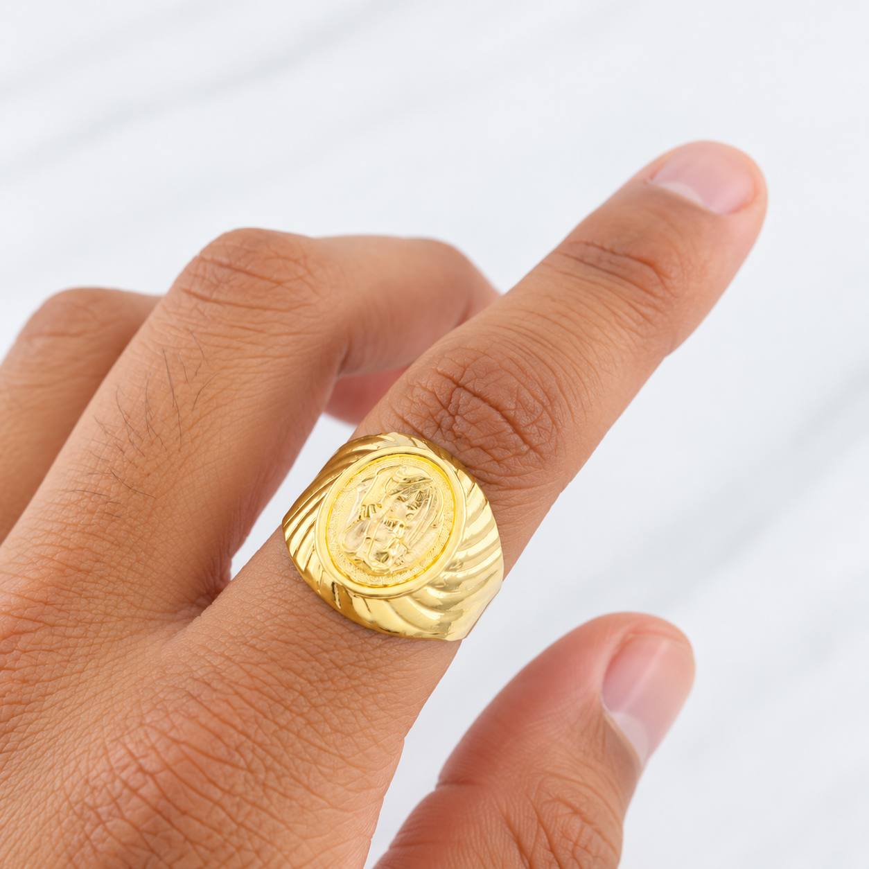 Anillo Sello Jesucristo 3.95g / T9 Oro Amarillo 18K