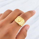 Eagle Signet Ring 3.55g / T8 3/4 Yellow Gold 18K