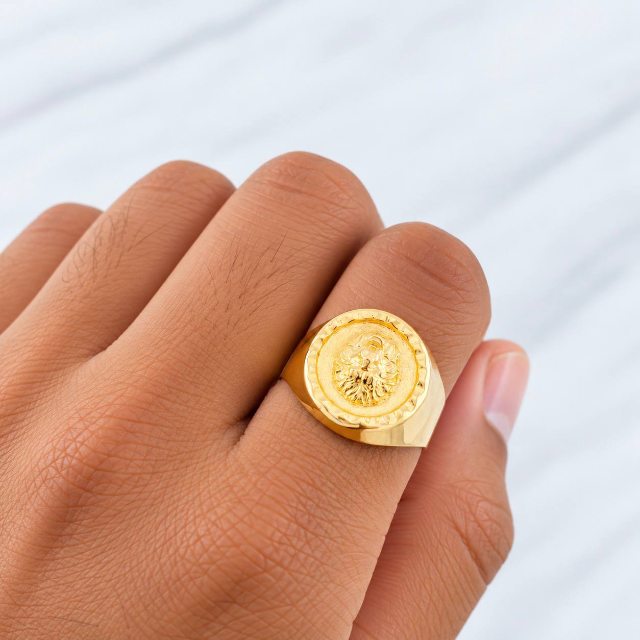 Anillo Sello Bordeado León 3.9g / T8 1/4 Oro Amarillo 18K