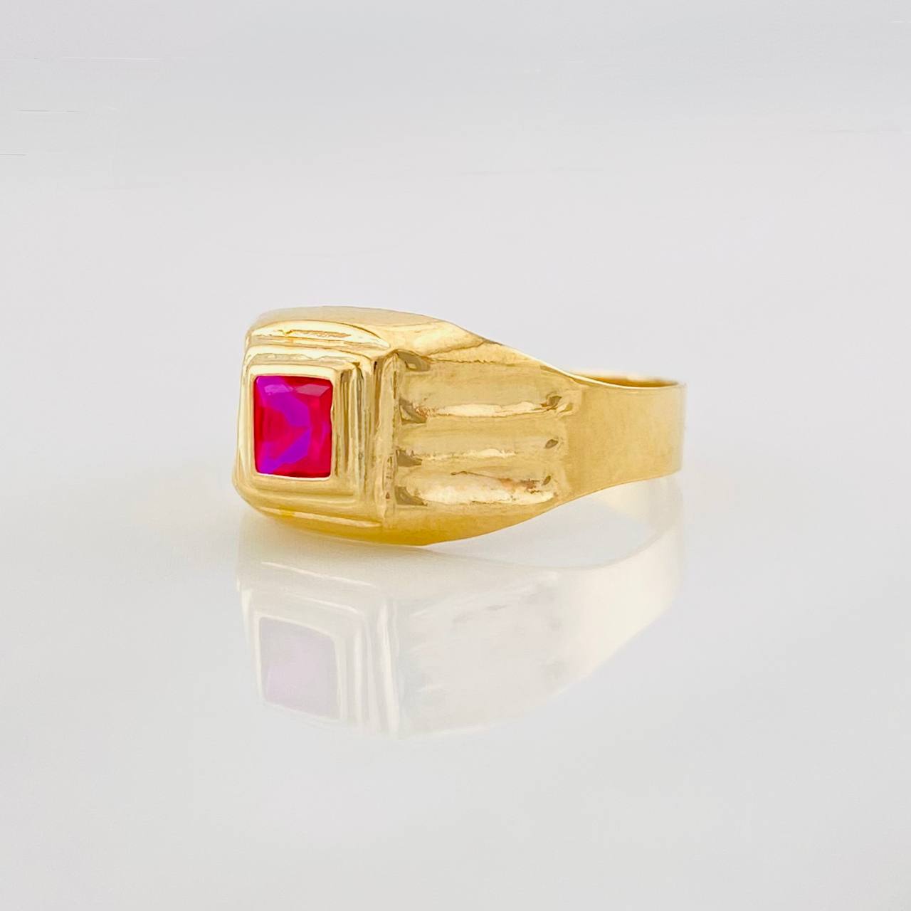Square Signet Ring 1.3g / T4 3/4 Yellow Gold 18K