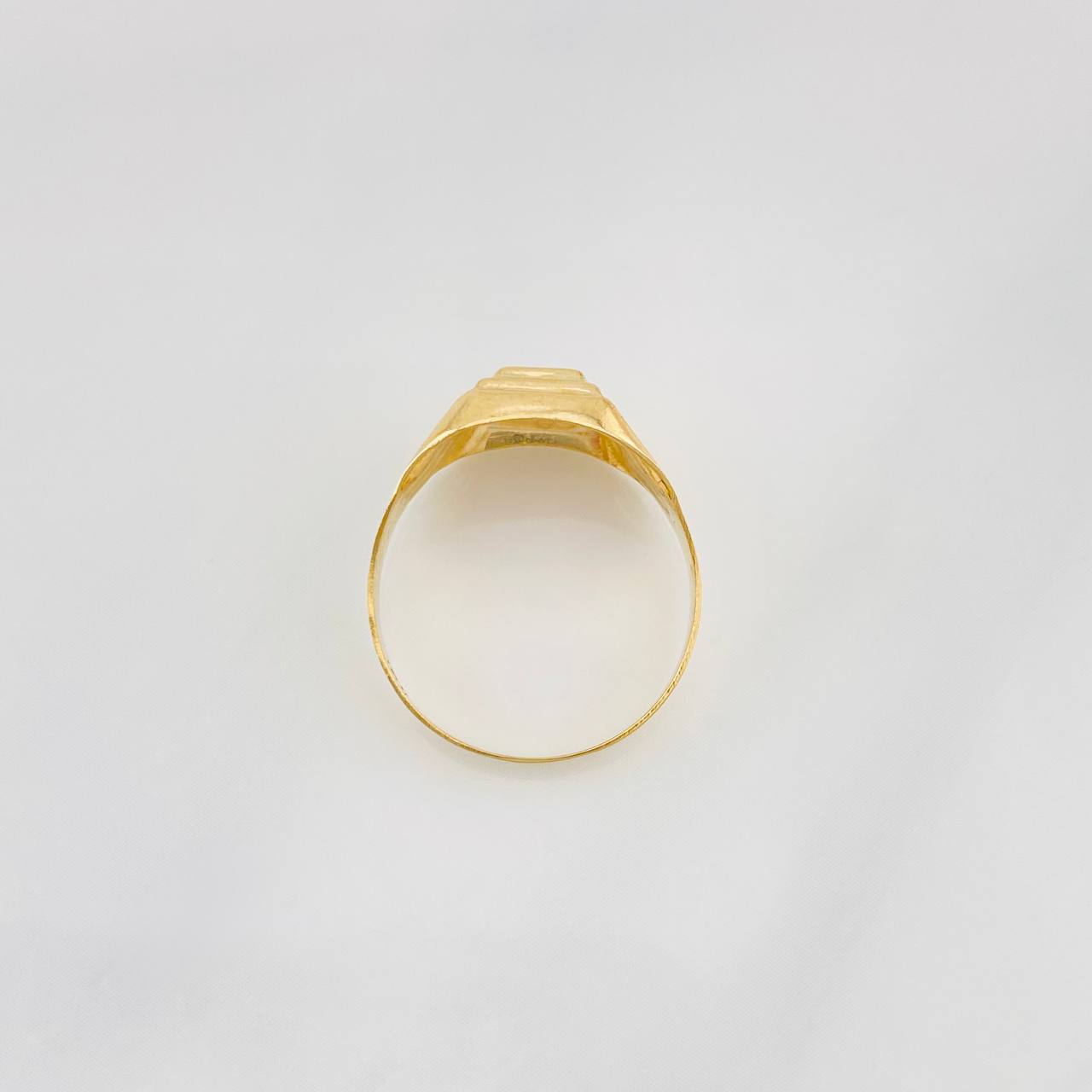 Square Signet Ring 1.3g / T4 3/4 Yellow Gold 18K