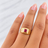 Square Signet Ring 1.3g / T4 3/4 Yellow Gold 18K