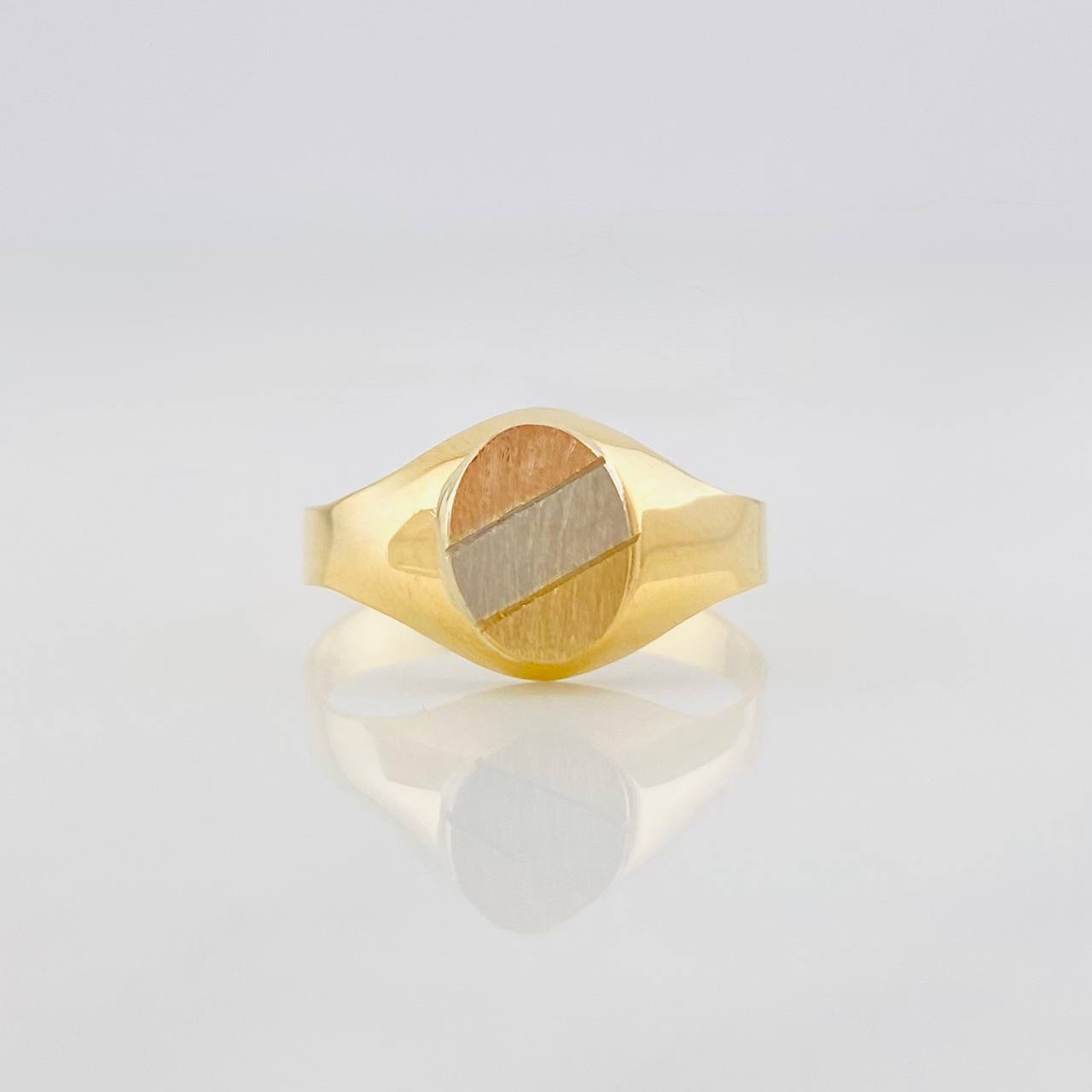 Anillo Sello Ovalado 1.65g / T7 1/4 Tres Oros 18K