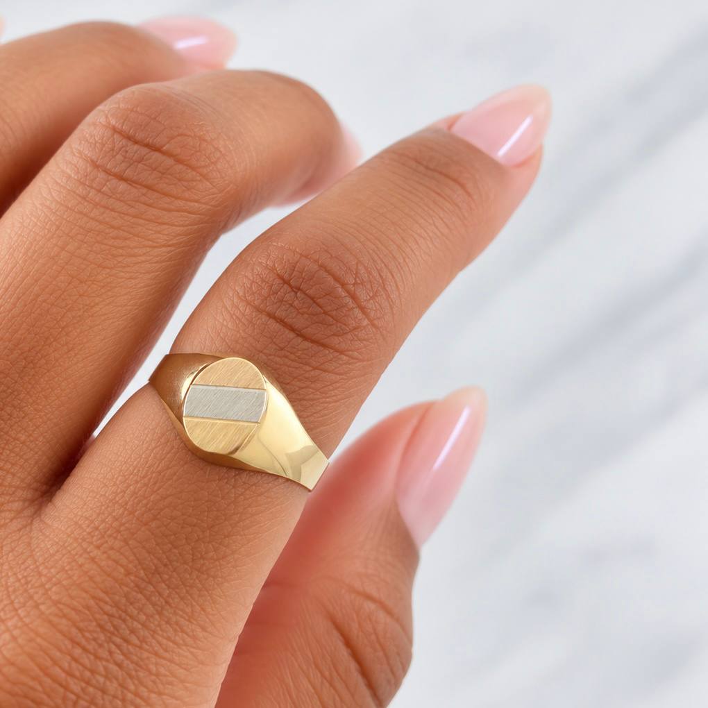 Anillo Sello Ovalado 1.65g / T7 1/4 Tres Oros 18K