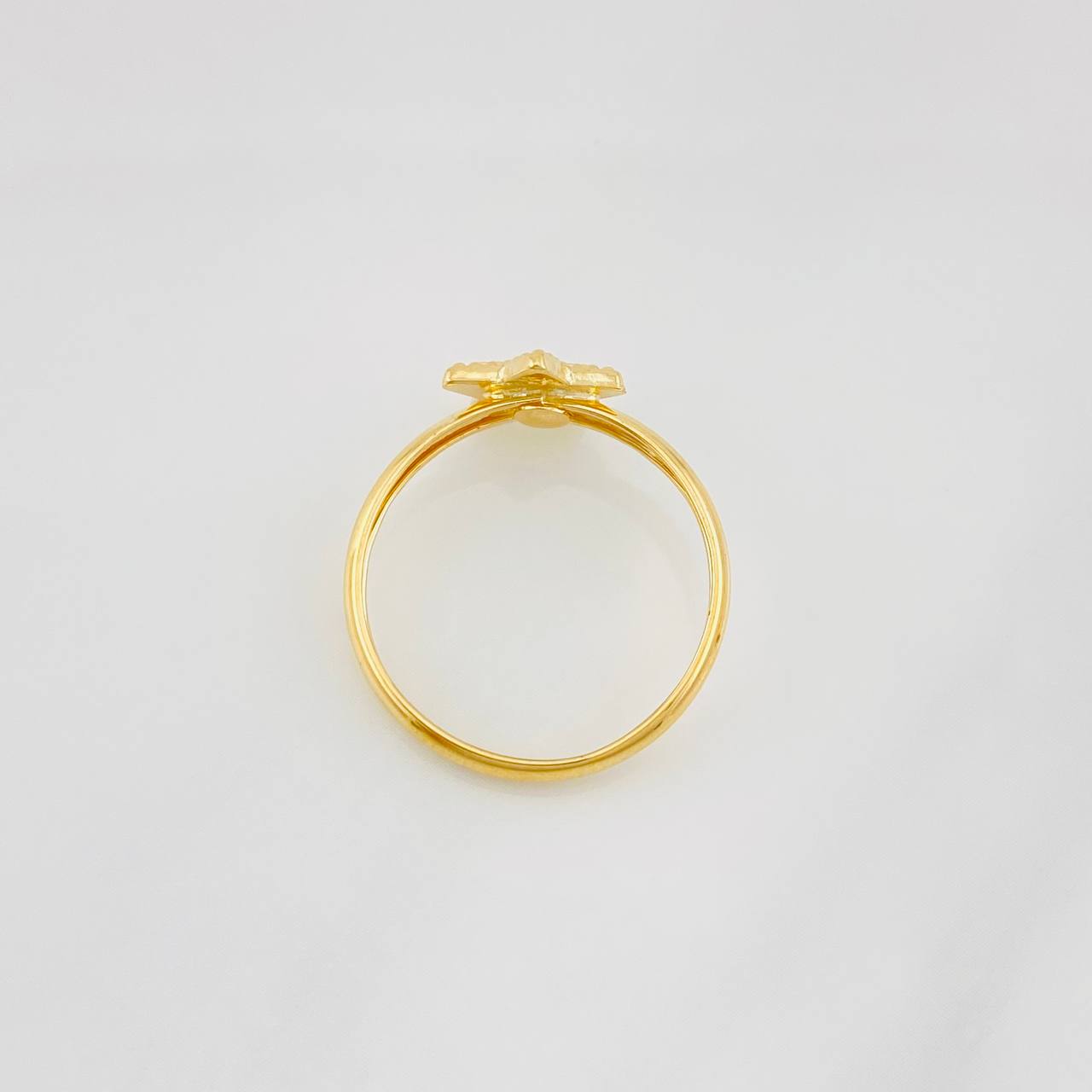 Anillo Estrella Diamantada 0.95g / T8 1/4 Oro Amarillo 18K