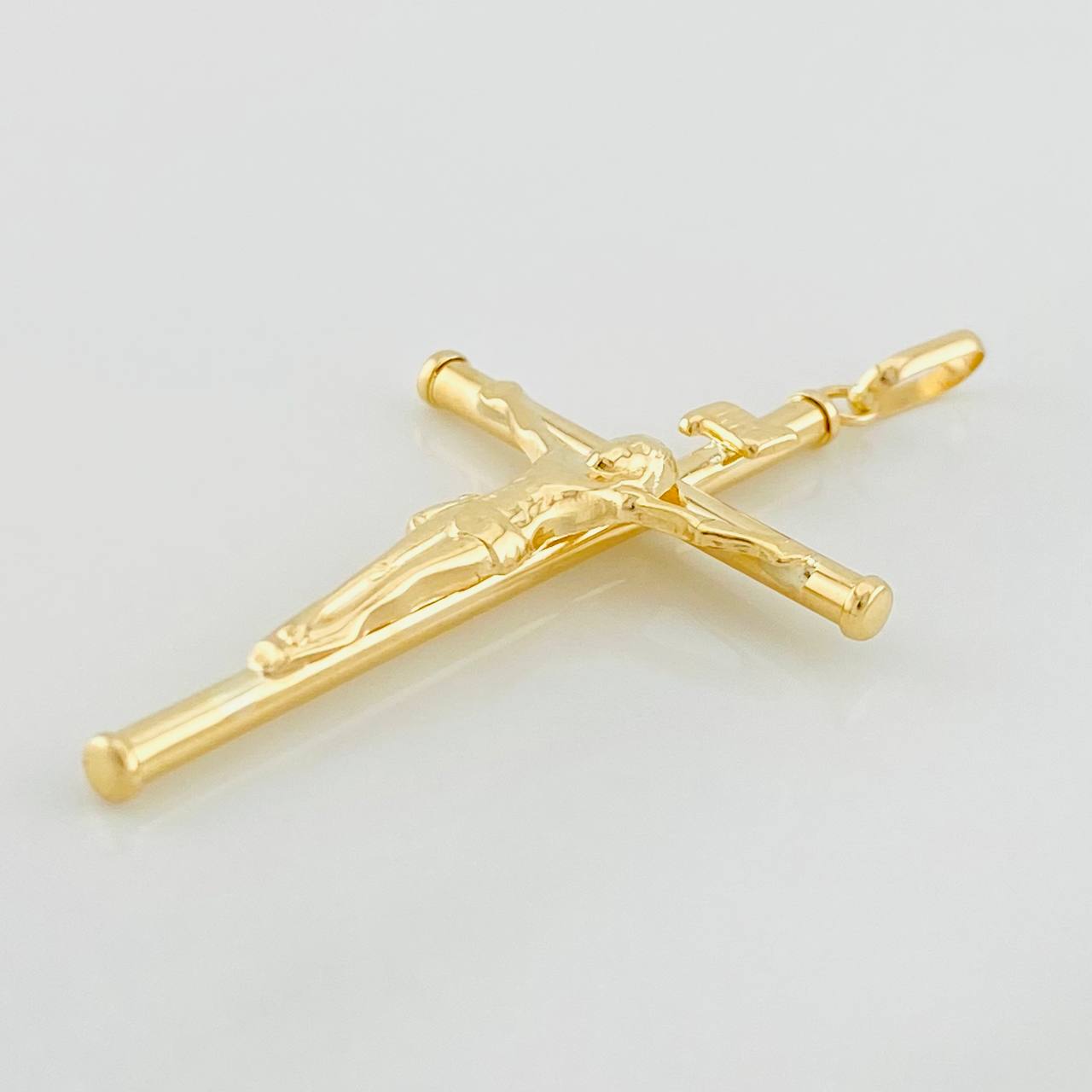 Dije Cruz Cristo 1.45g / 1 3/4 in Oro Amarillo 18K