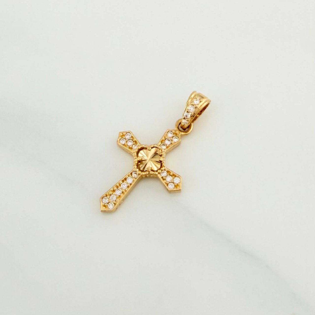 Dije Cruz Trebol 1.2 g / 1 in Oro Amarillo 18K